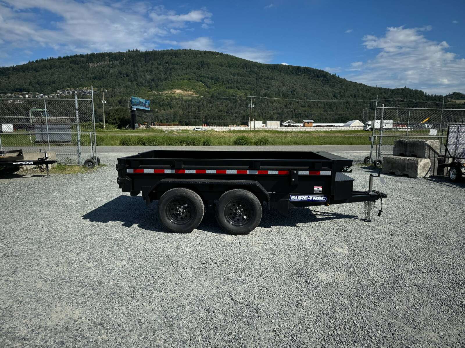 Photo of 2024 Suretrac 5x10 Dump Trailer 7000lb GVW Barn Doors with Tarp