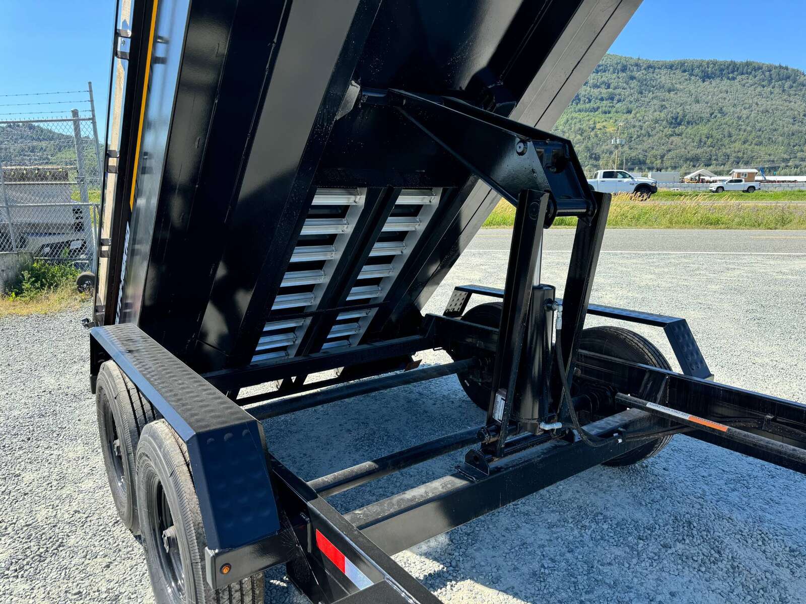 Photo of 2024 Southland Trailers 7x14 Dump Trailer HD 17,000lbs GVW w/ Hydraulic Front Jack & 3/16" Floor (SL714-16KHD)