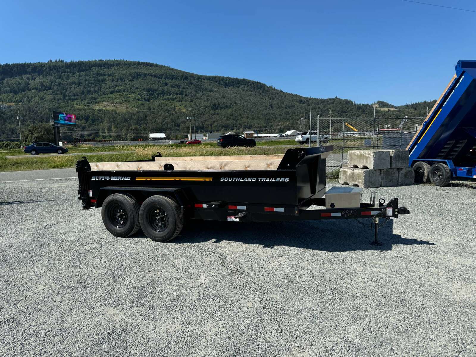 Photo of 2024 Southland Trailers 7x14 Dump Trailer HD 17,000lbs GVW w/ Hydraulic Front Jack & 3/16" Floor (SL714-16KHD)