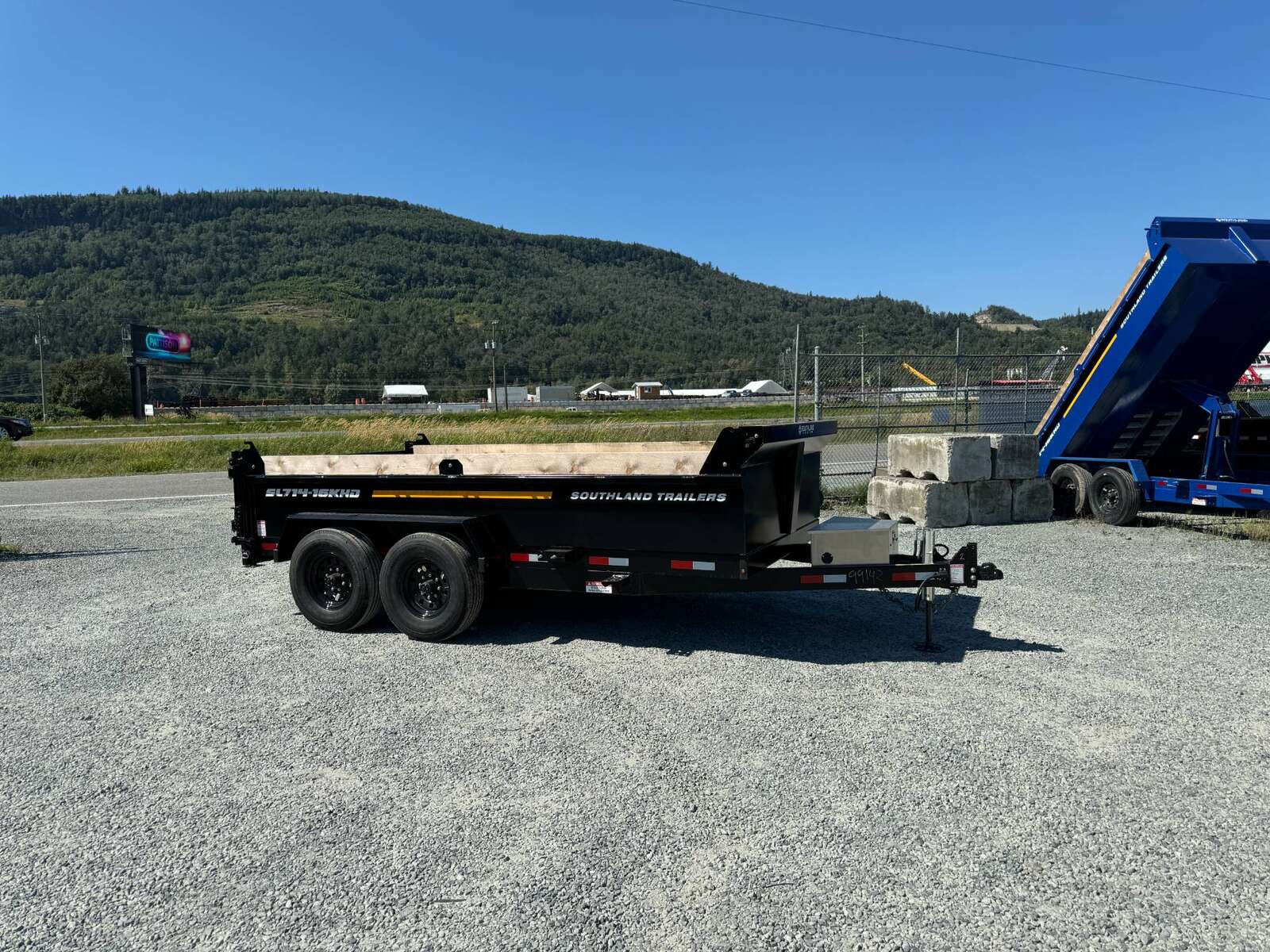 Photo of 2024 Southland Trailers 7x14 Dump Trailer HD 17,000lbs GVW w/ Hydraulic Front Jack & 3/16" Floor (SL714-16KHD)