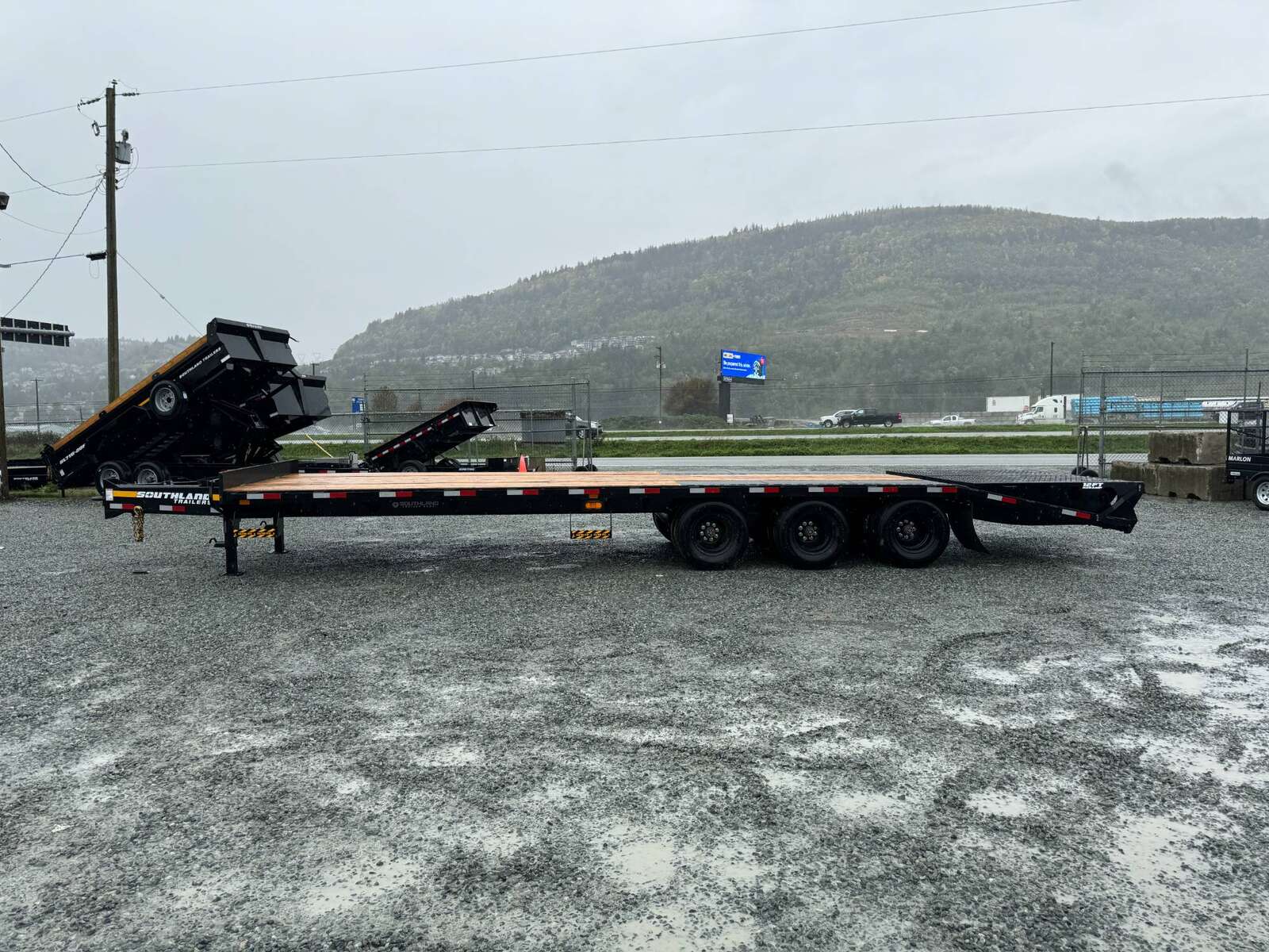 Photo of 2024 Southland Trailers 24+6 AFRAME Tri Axle 30450lb GVW Equipment Deckover Trailer