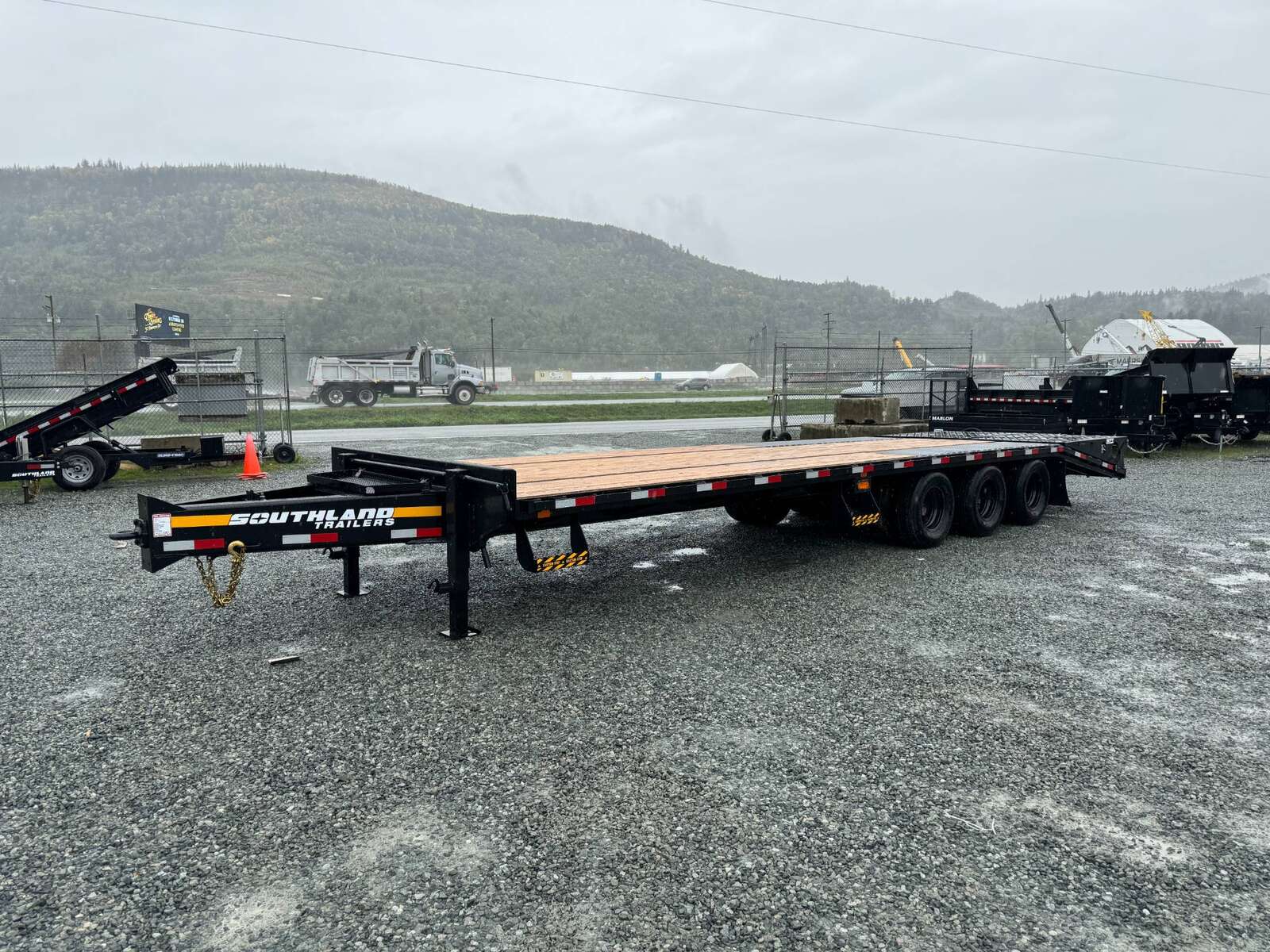 Photo of 2024 Southland Trailers 24+6 AFRAME Tri Axle 30450lb GVW Equipment Deckover Trailer