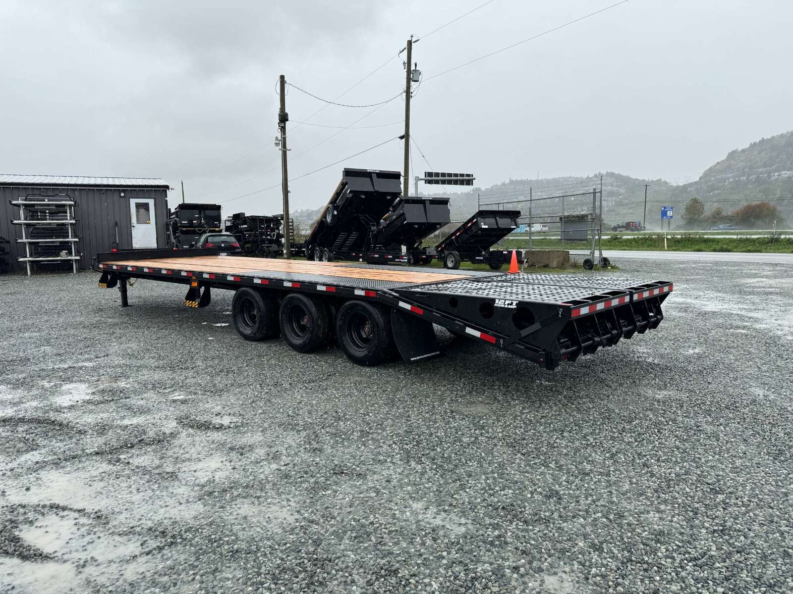 Photo of 2024 Southland Trailers 24+6 AFRAME Tri Axle 30450lb GVW Equipment Deckover Trailer