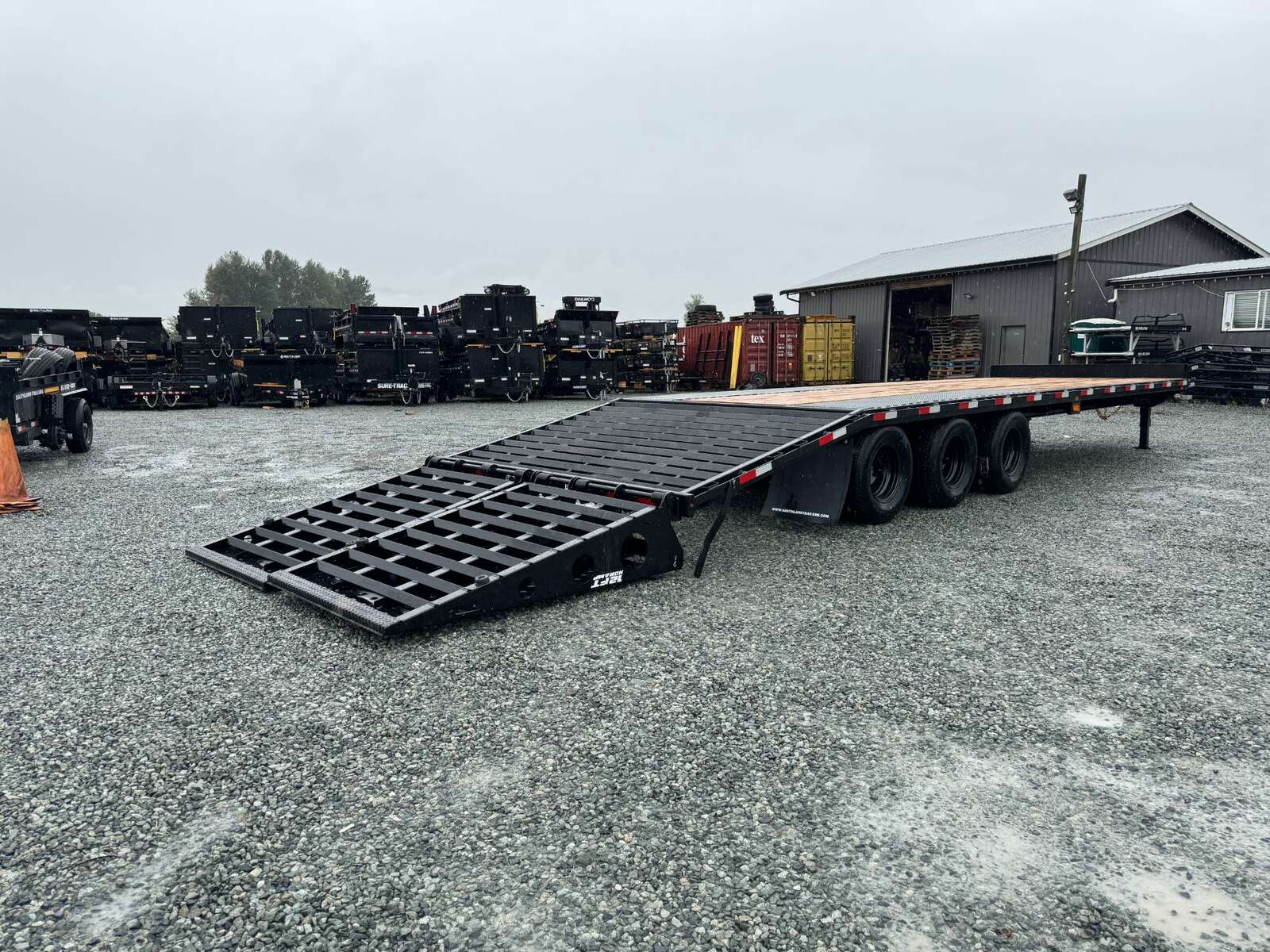 Photo of 2024 Southland Trailers 24+6 AFRAME Tri Axle 30450lb GVW Equipment Deckover Trailer