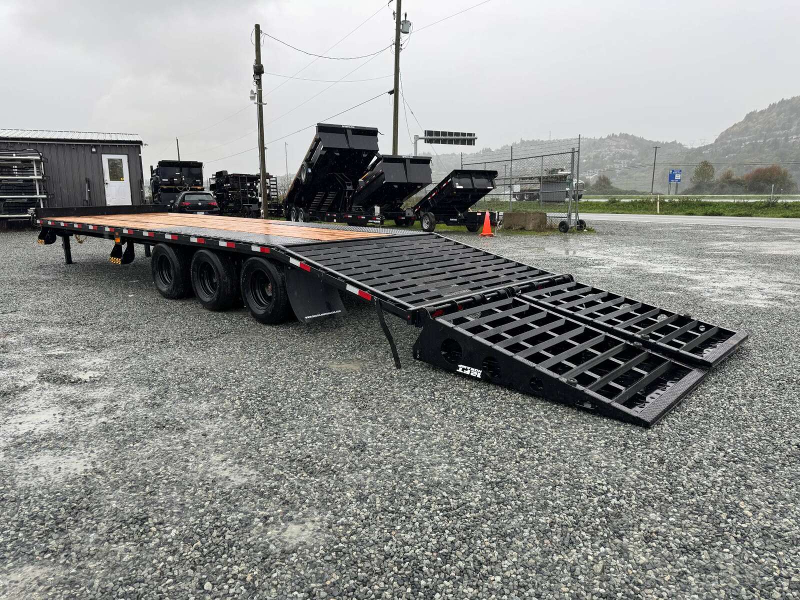 Photo of 2024 Southland Trailers 24+6 AFRAME Tri Axle 30450lb GVW Equipment Deckover Trailer