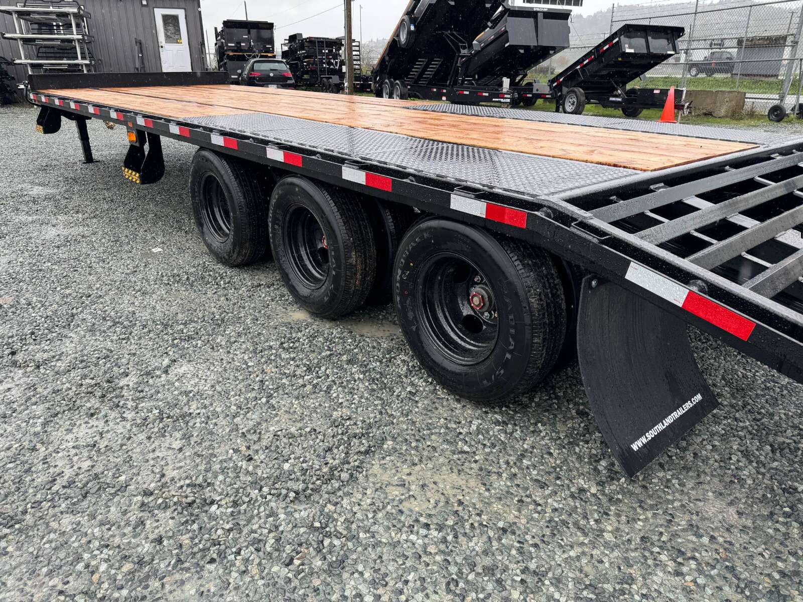 Photo of 2024 Southland Trailers 24+6 AFRAME Tri Axle 30450lb GVW Equipment Deckover Trailer