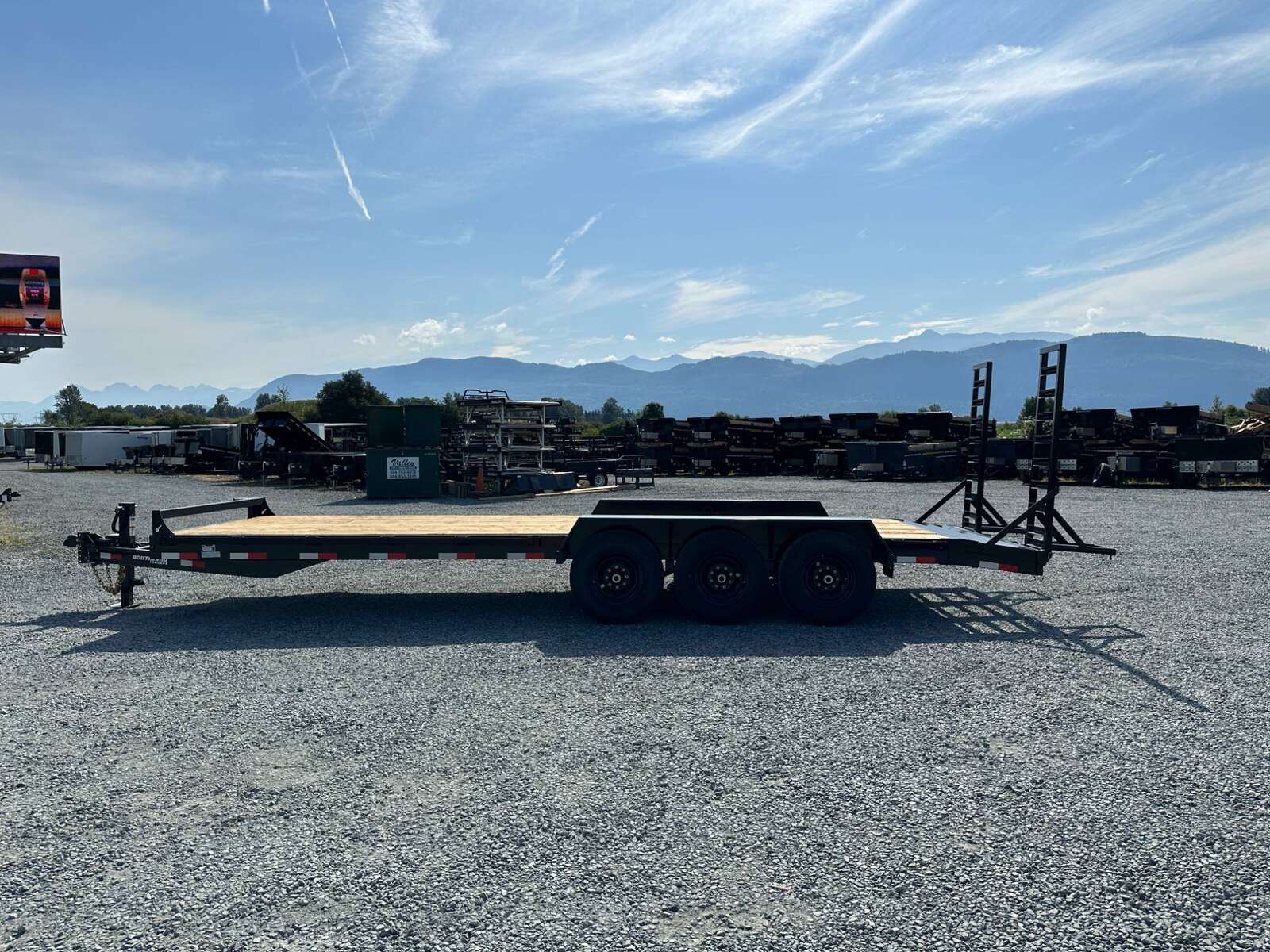 Photo of 2025 Southland Tri Axle Flatdeck 22 + 2' BEAVERTAIL 22,000LB GVW Equipment Trailer