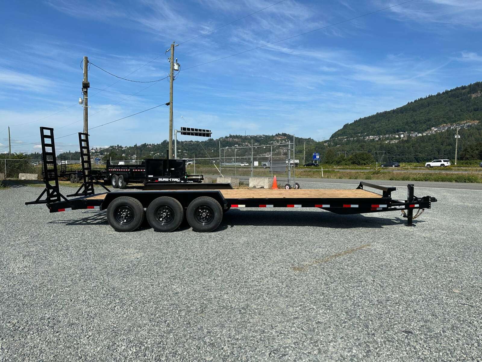 Photo of 2025 Southland Tri Axle Flatdeck 22 + 2' BEAVERTAIL 22,000LB GVW Equipment Trailer