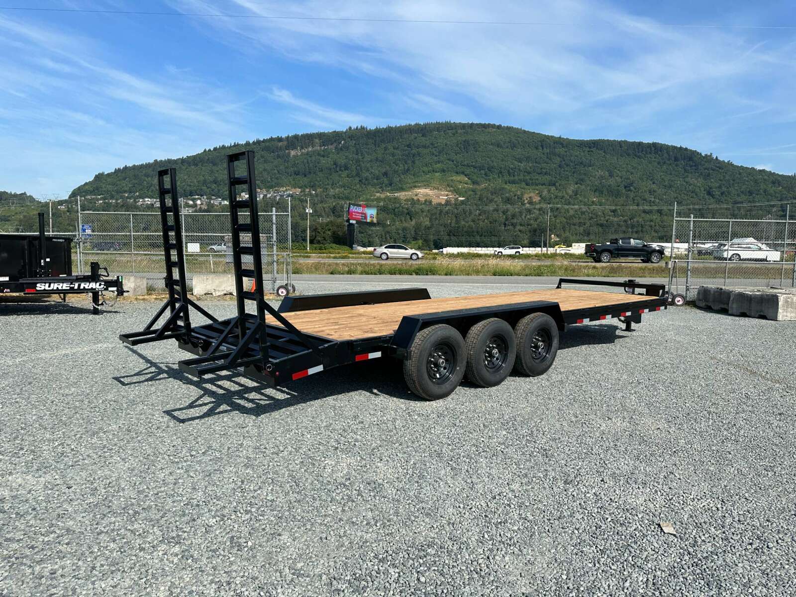 Photo of 2025 Southland Tri Axle Flatdeck 22 + 2' BEAVERTAIL 22,000LB GVW Equipment Trailer