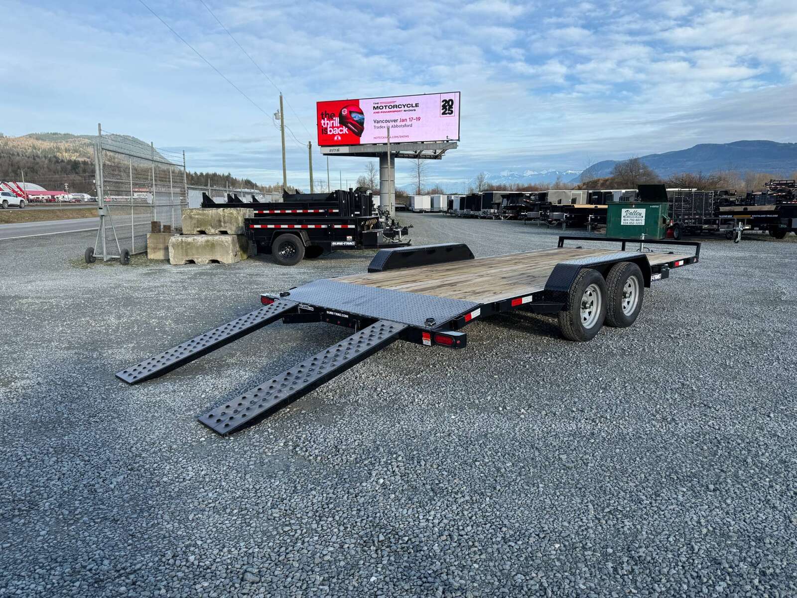 Photo of 2025 Suretrac 7x18 Car Hauler Flat Deck Trailer W/ Dovetail & Slide In Ramps 7000lb GVW