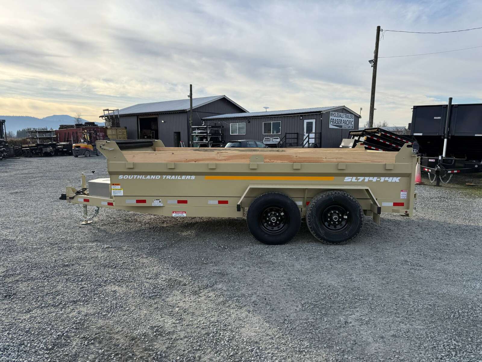 Photo of 2025 Southland 7x14 Dump Trailer 15,400lbs GVW with Tarp And Ramps SANDSTONE (SL714-14K)