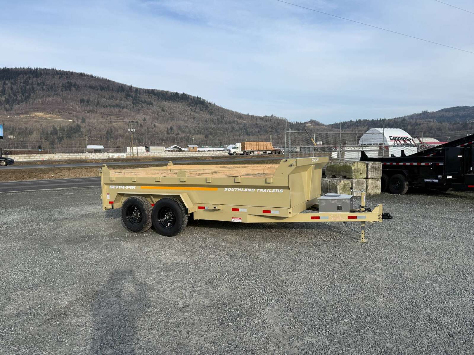 Photo of 2025 Southland 7x14 Dump Trailer 15,400lbs GVW with Tarp And Ramps SANDSTONE (SL714-14K)