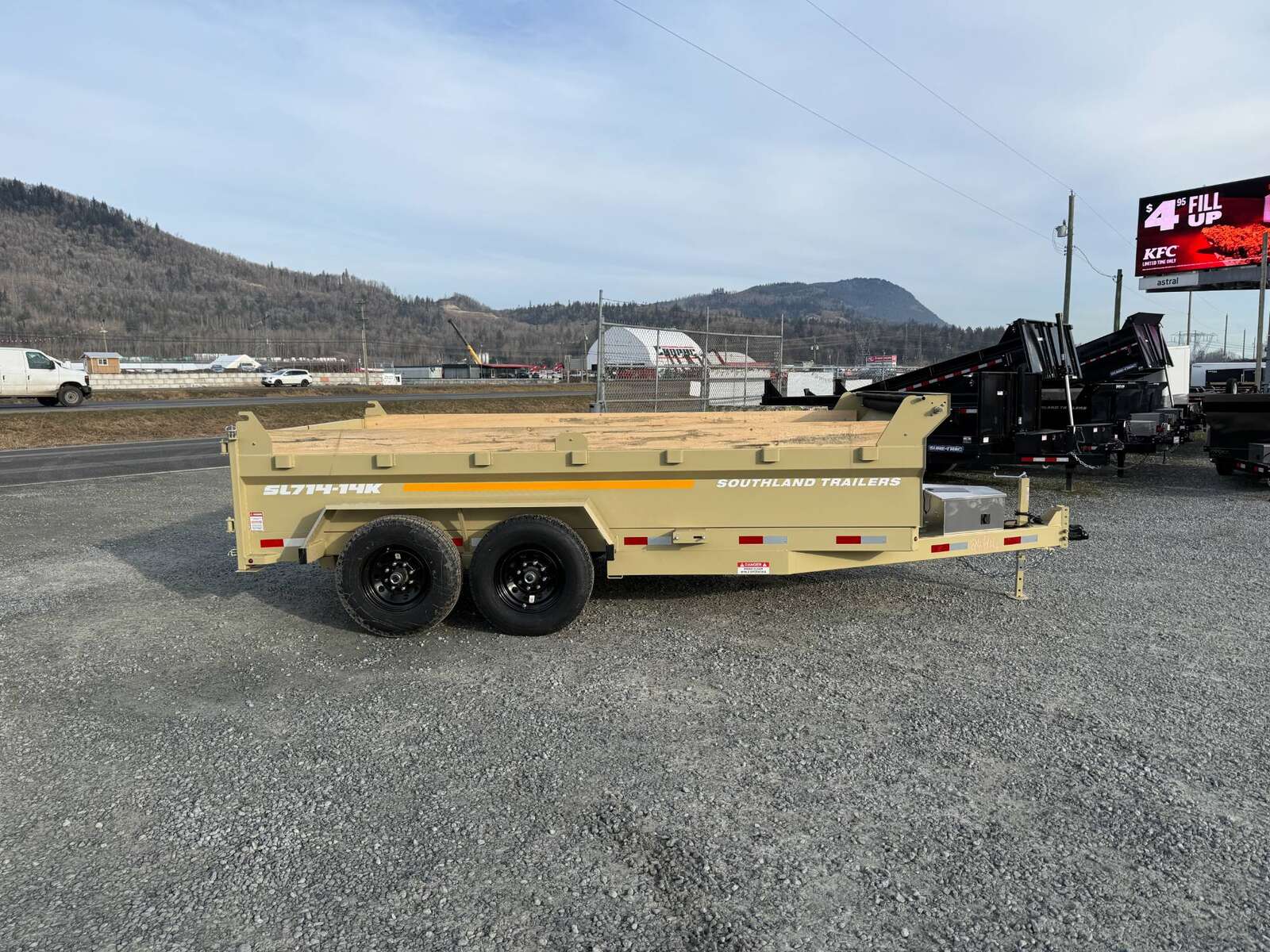 Photo of 2025 Southland 7x14 Dump Trailer 15,400lbs GVW with Tarp And Ramps SANDSTONE (SL714-14K)