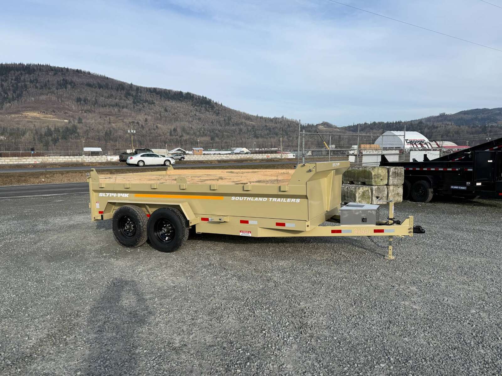 Photo of 2025 Southland 7x14 Dump Trailer 15,400lbs GVW with Tarp And Ramps SANDSTONE (SL714-14K)