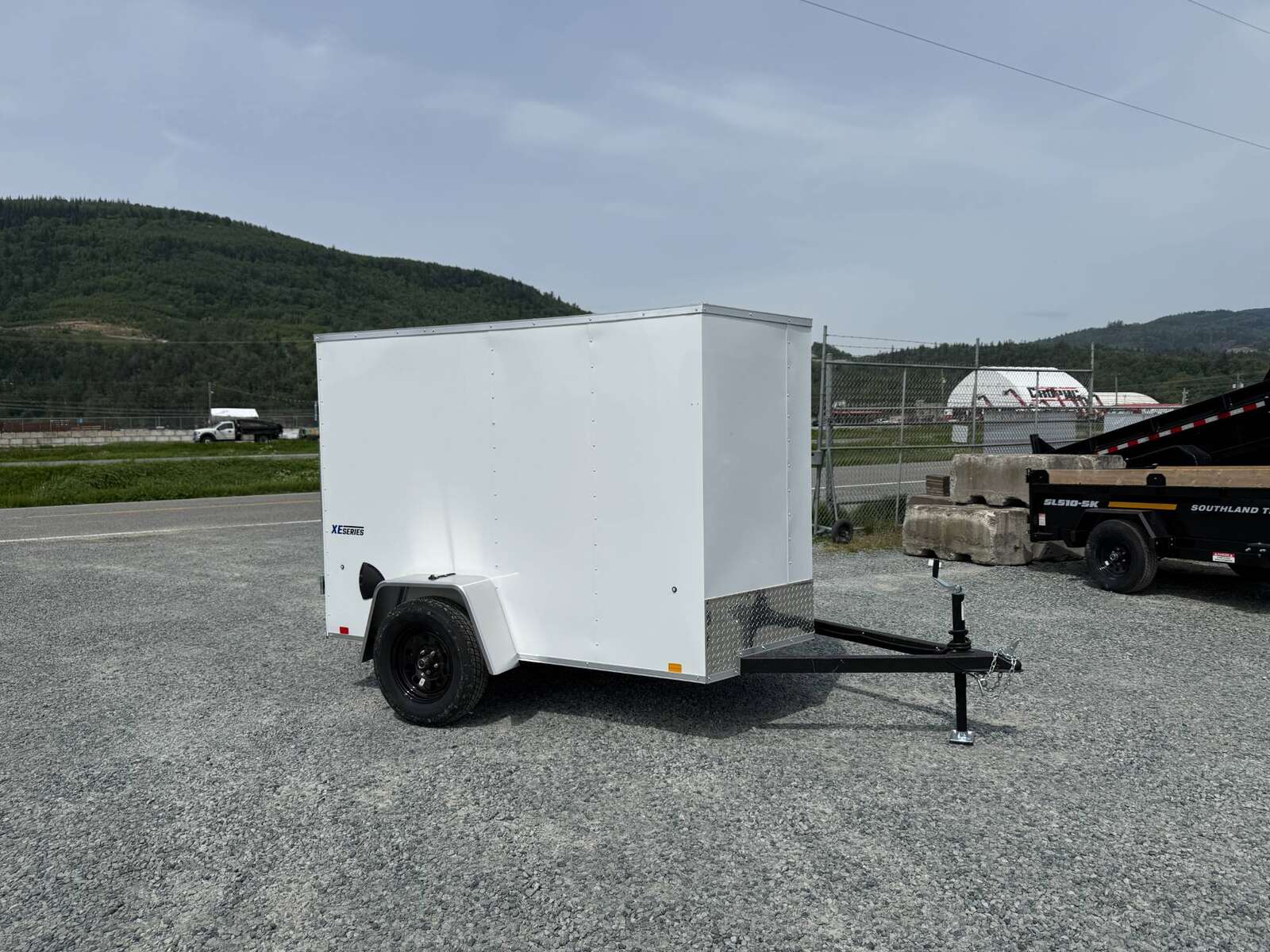 Photo of 2025 Mirage XE 5x8 V Nose Cargo / Enclosed Trailer White Ramp Door 2990lb GVW
