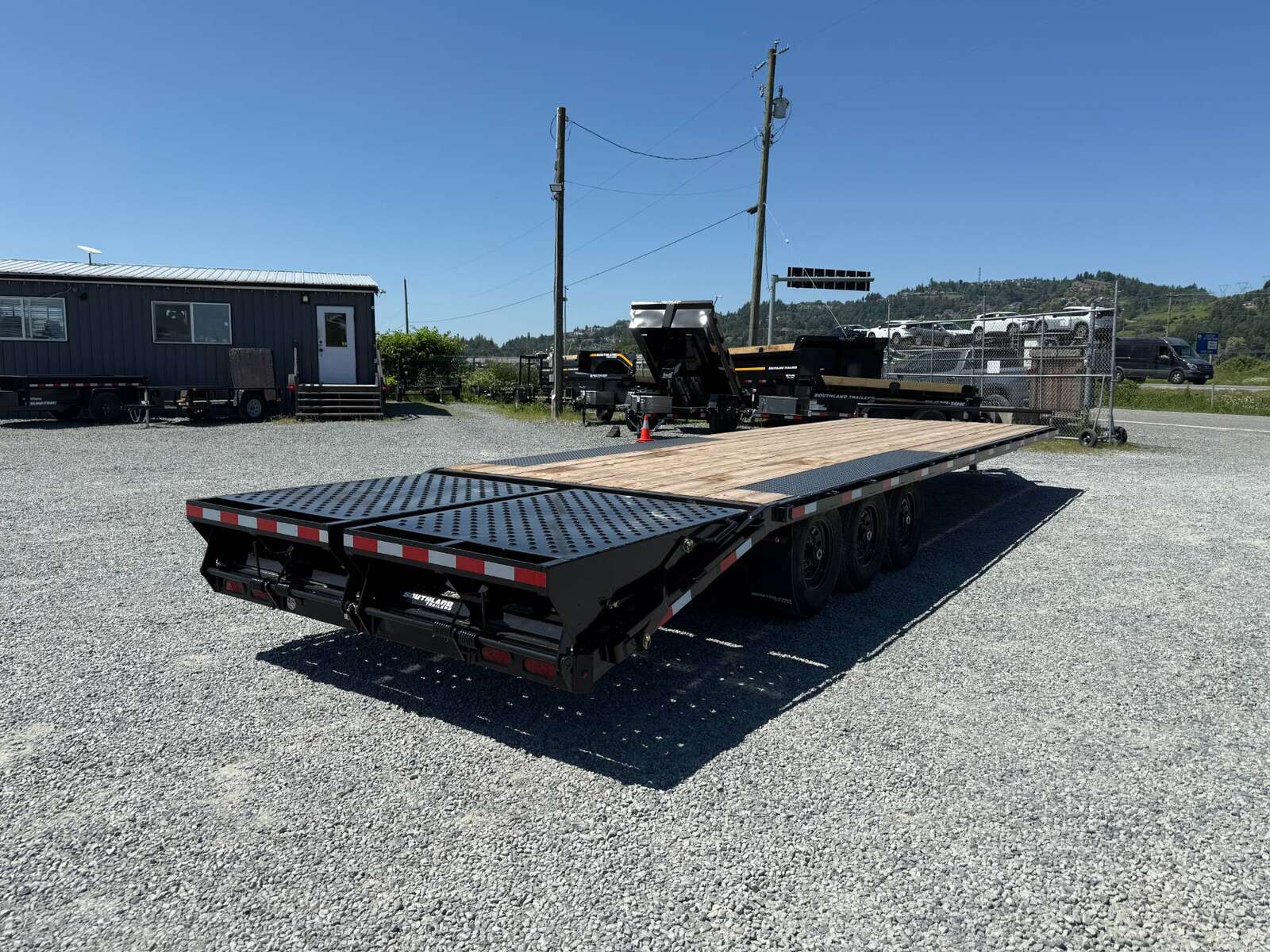 Photo of 2026 Southland 8.5x25 Plus 5ft Dovetail Flip Over Mega Ramps Deck Over Trailer Triple Axle 21,000lbs GVW