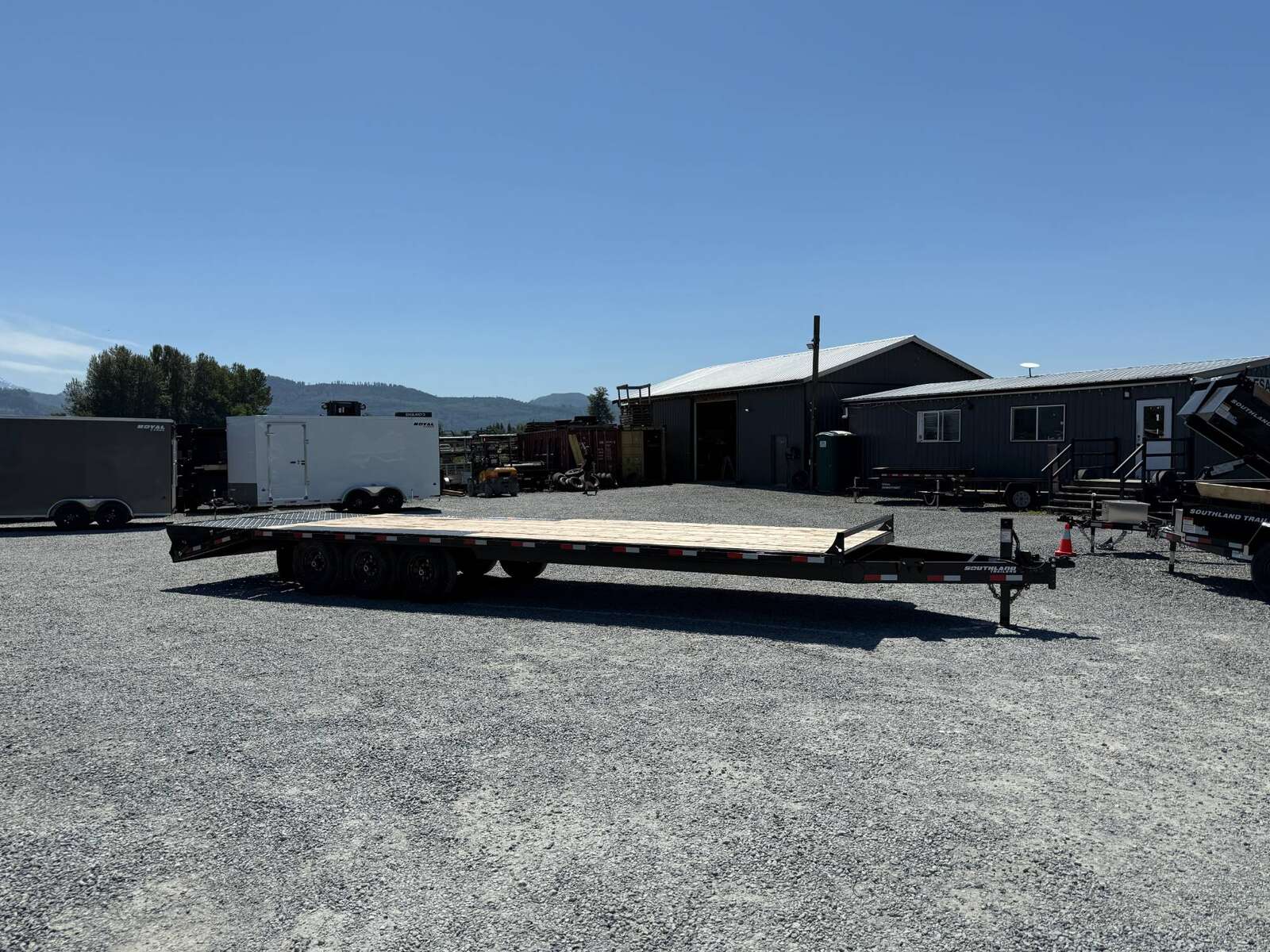 Photo of 2026 Southland 8.5x25 Plus 5ft Dovetail Flip Over Mega Ramps Deck Over Trailer Triple Axle 21,000lbs GVW