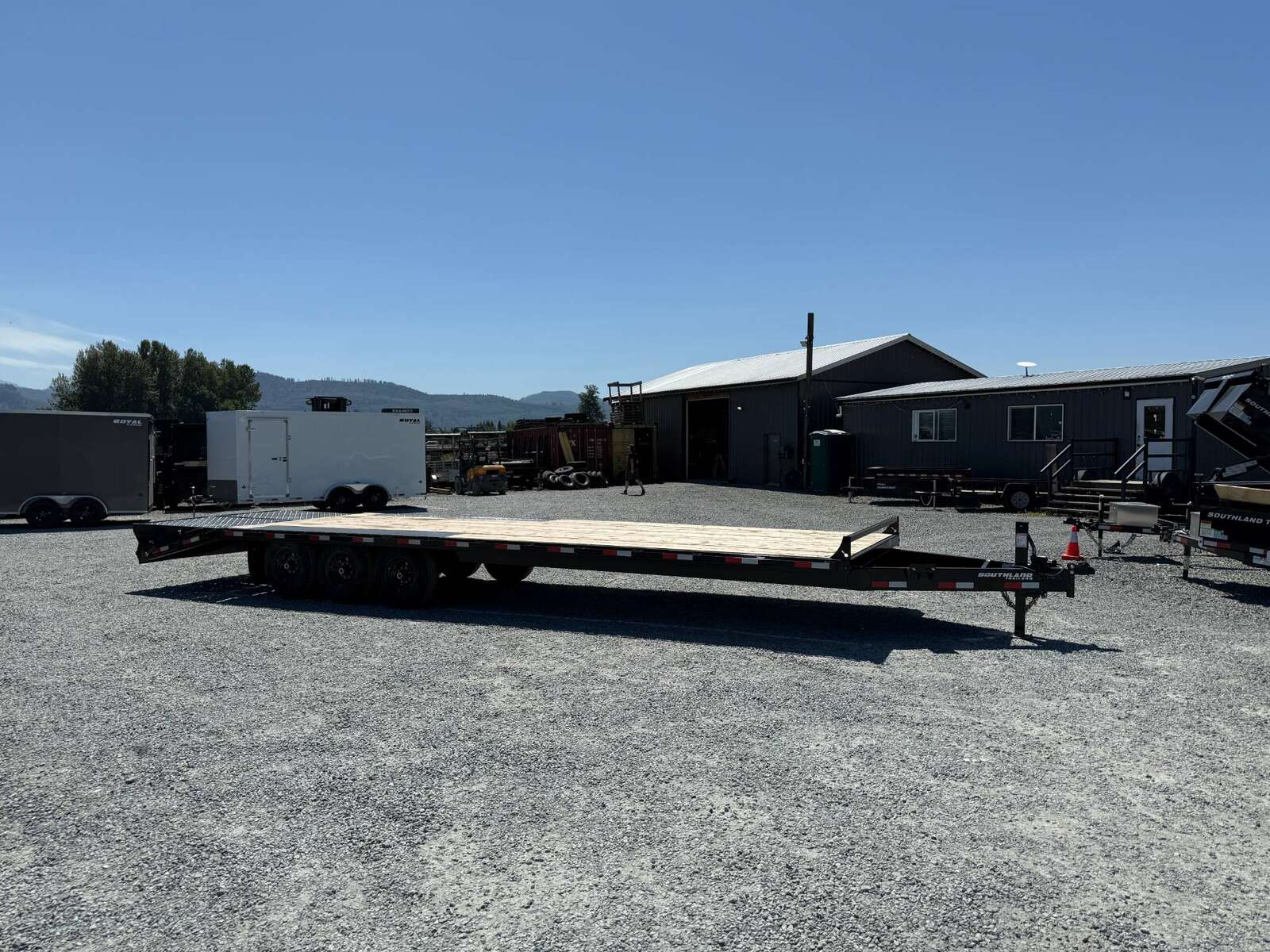 Photo of 2026 Southland 8.5x25 Plus 5ft Dovetail Flip Over Mega Ramps Deck Over Trailer Triple Axle 21,000lbs GVW