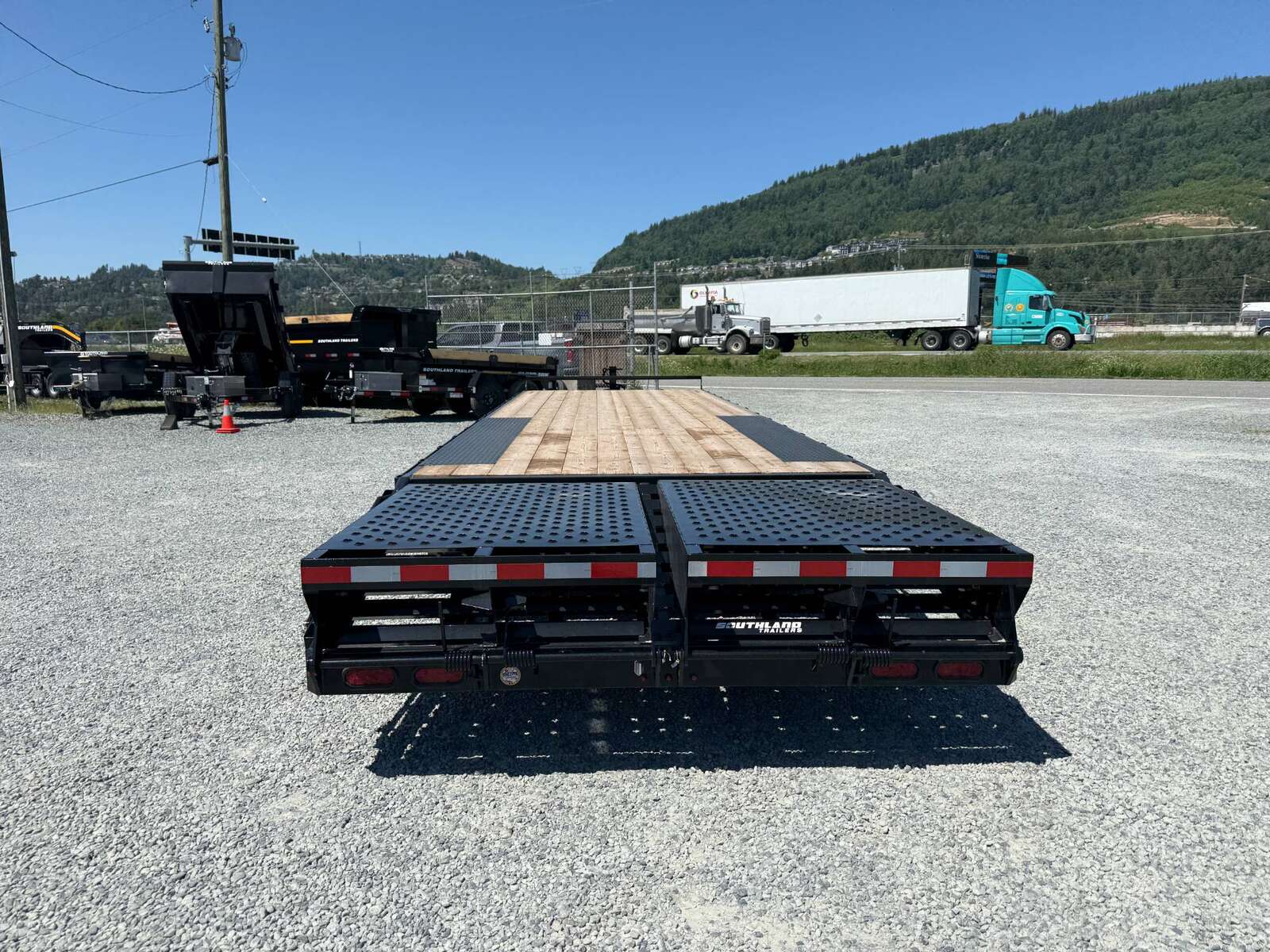 Photo of 2026 Southland 8.5x25 Plus 5ft Dovetail Flip Over Mega Ramps Deck Over Trailer Triple Axle 21,000lbs GVW