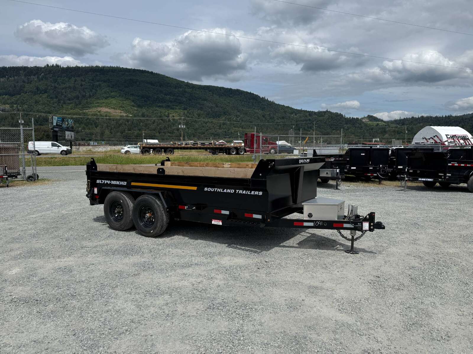 Photo of 2025 Southland Trailers 7x14 Dump Trailer HD 17,000lbs GVW w/ Hydraulic Front Jack & 3/16" Floor (SL714-16KHD)