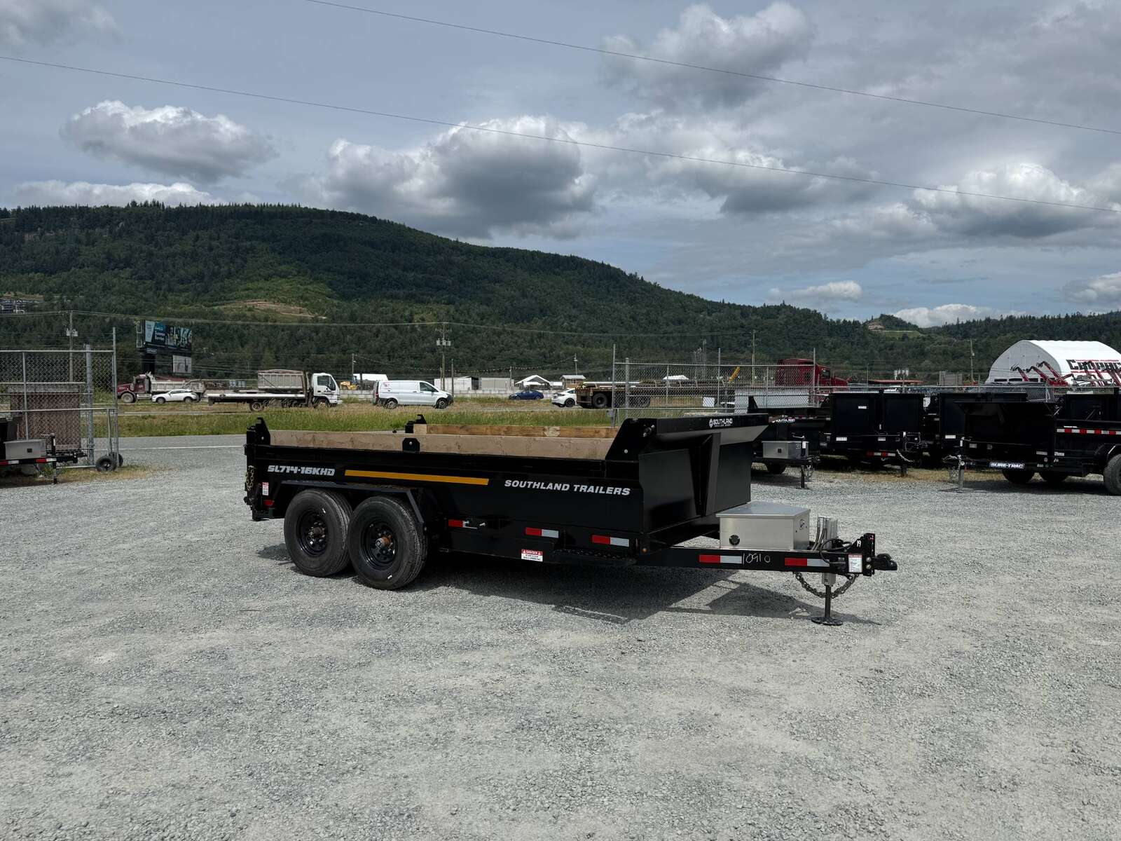 Photo of 2025 Southland Trailers 7x14 Dump Trailer HD 17,000lbs GVW w/ Hydraulic Front Jack & 3/16" Floor (SL714-16KHD)