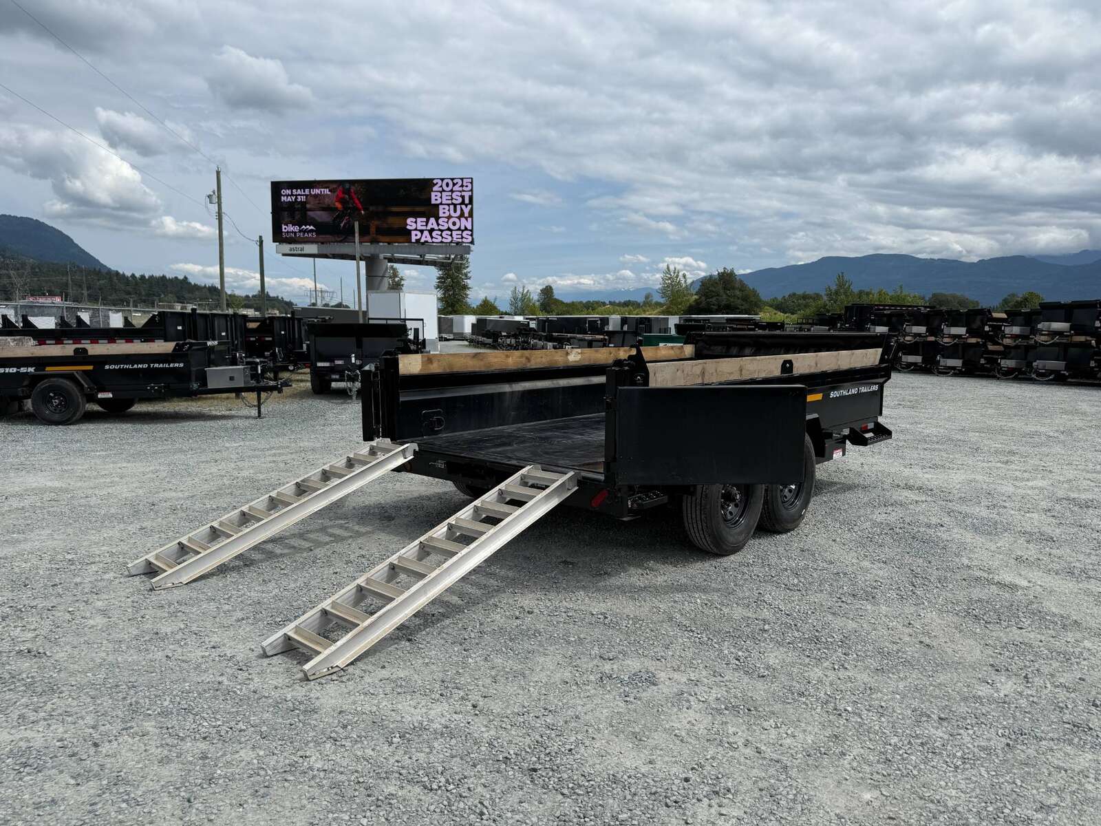 Photo of 2025 Southland Trailers 7x14 Dump Trailer HD 17,000lbs GVW w/ Hydraulic Front Jack & 3/16" Floor (SL714-16KHD)
