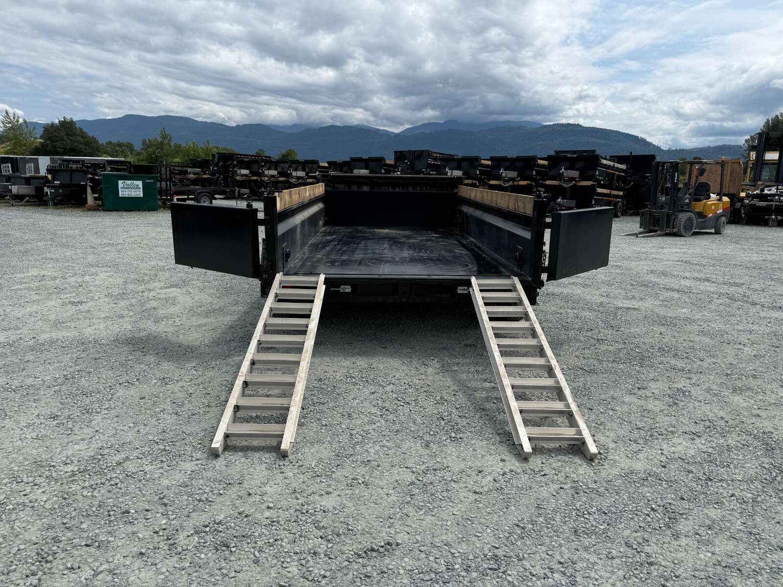 Photo of 2025 Southland Trailers 7x14 Dump Trailer HD 17,000lbs GVW w/ Hydraulic Front Jack & 3/16" Floor (SL714-16KHD)