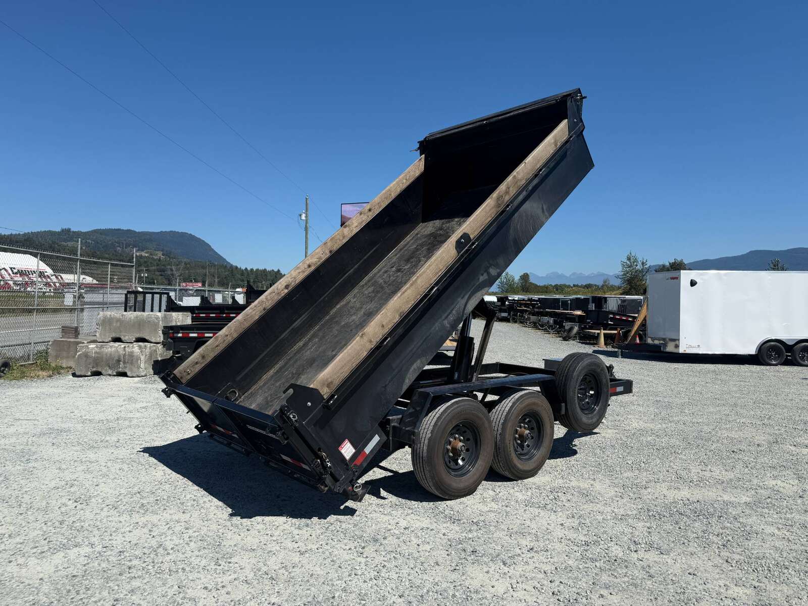 Photo of Used Pre Owned 2024 Southland Trailers 7x14 Dump Trailer HD 17,000lbs GVW w/ Hydraulic Front Jack
