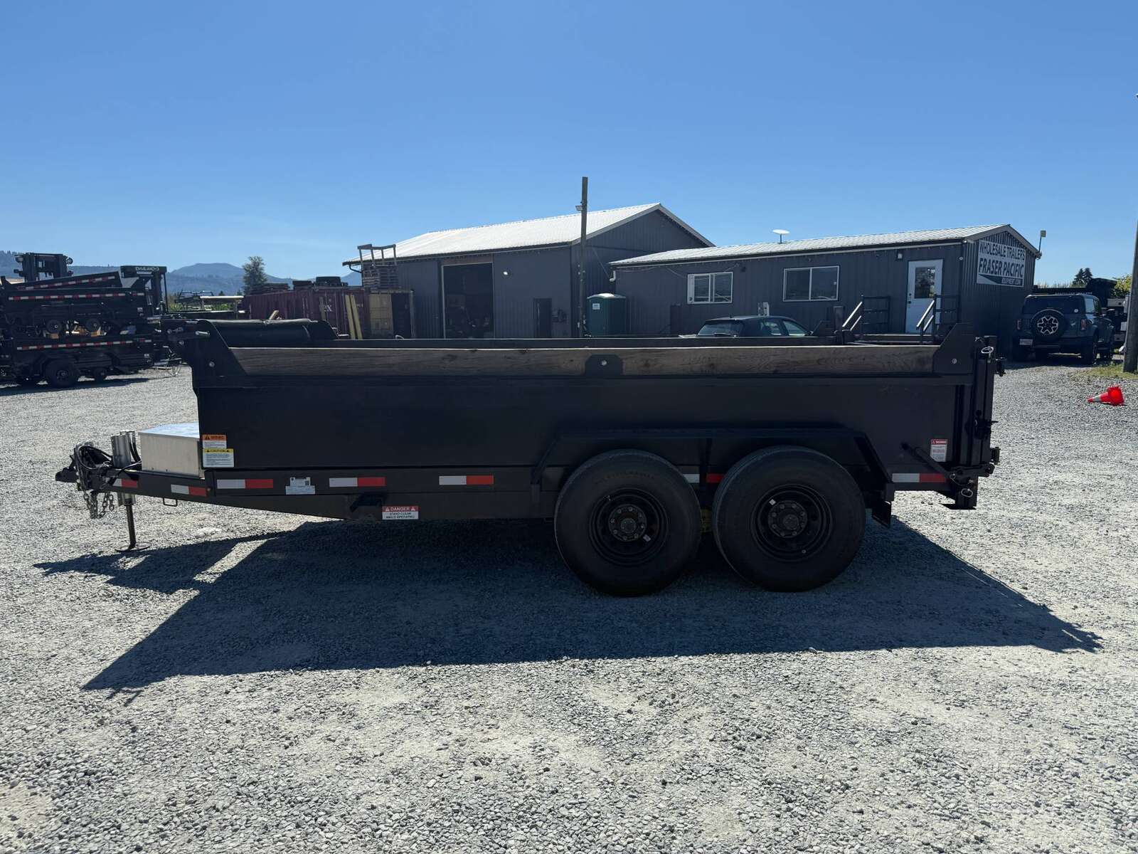 Photo of Used Pre Owned 2024 Southland Trailers 7x14 Dump Trailer HD 17,000lbs GVW w/ Hydraulic Front Jack