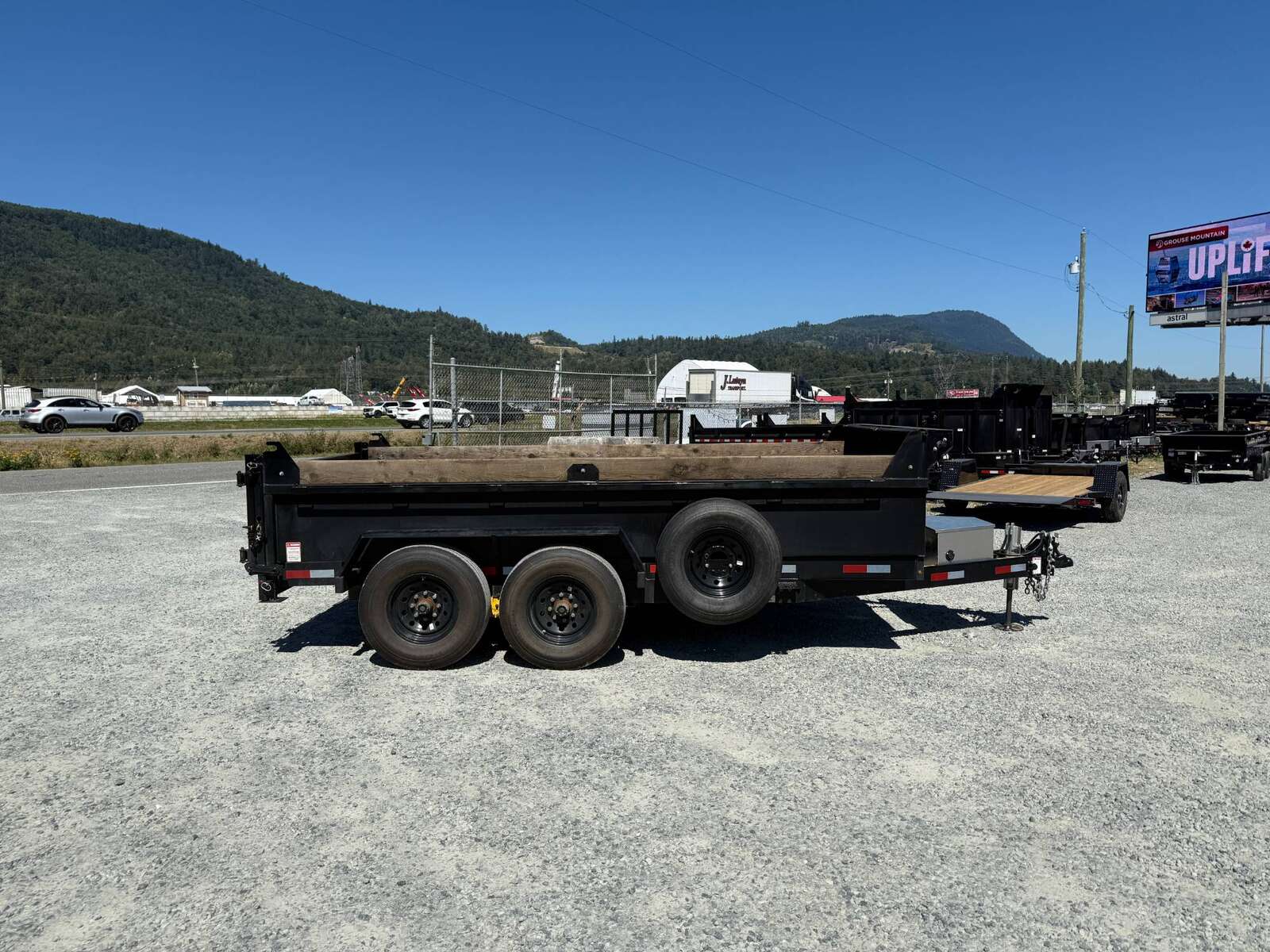 Photo of Used Pre Owned 2024 Southland Trailers 7x14 Dump Trailer HD 17,000lbs GVW w/ Hydraulic Front Jack