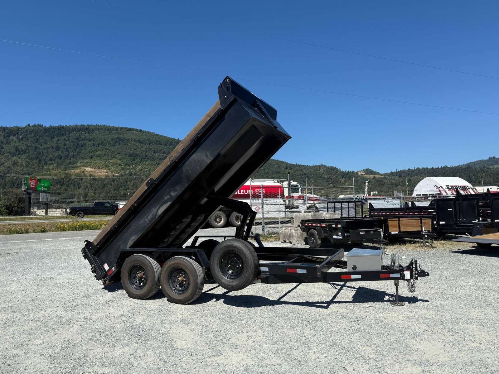 Photo of Used Pre Owned 2024 Southland Trailers 7x14 Dump Trailer HD 17,000lbs GVW w/ Hydraulic Front Jack