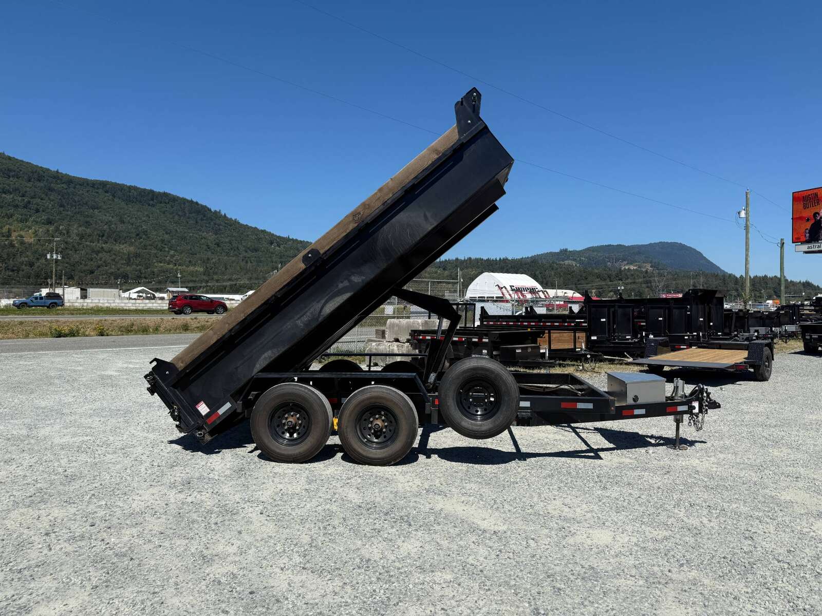 Photo of Used Pre Owned 2024 Southland Trailers 7x14 Dump Trailer HD 17,000lbs GVW w/ Hydraulic Front Jack