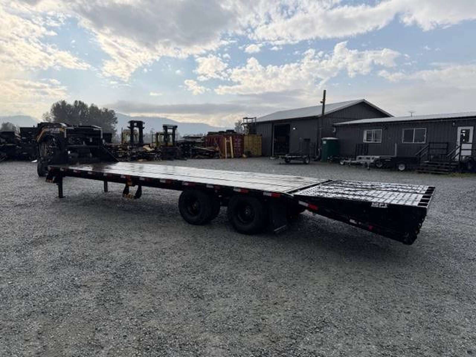 Photo of Pre Owned Used 2024 Southland 24+6 Gooseneck Flat Deck Equipment Trailer 29000lb GVW w/ Ramps 