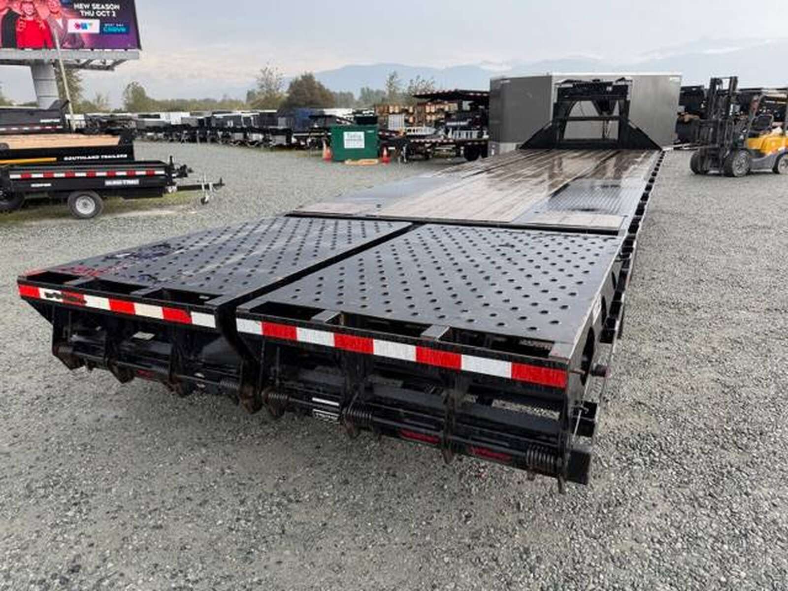 Photo of Pre Owned Used 2024 Southland 24+6 Gooseneck Flat Deck Equipment Trailer 29000lb GVW w/ Ramps 
