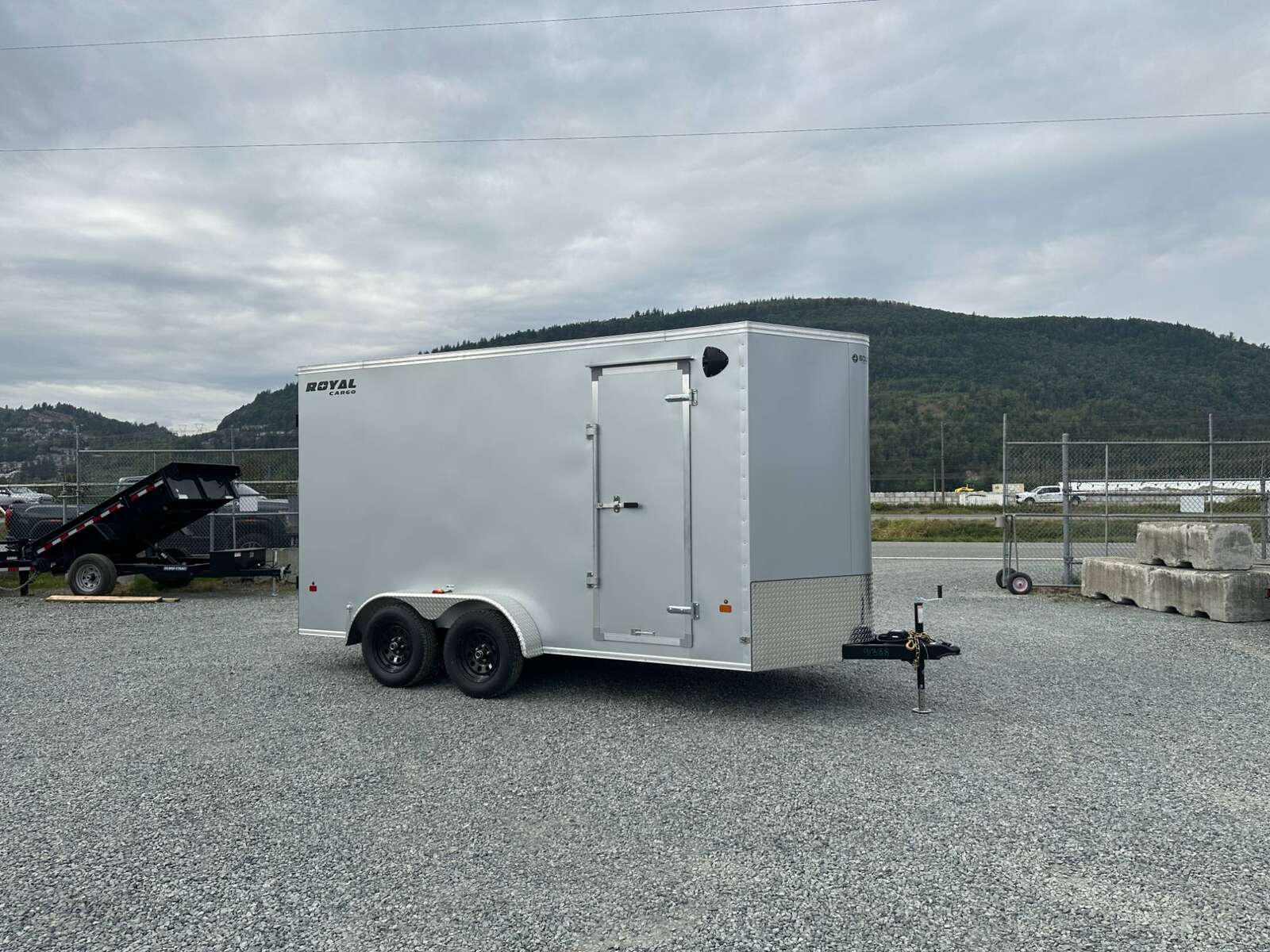 Photo of 2026 Royal Cargo 7X14 V Nose 7700LB GVW BARN DOORS Enclosed Trailer Extra Tall SILVER