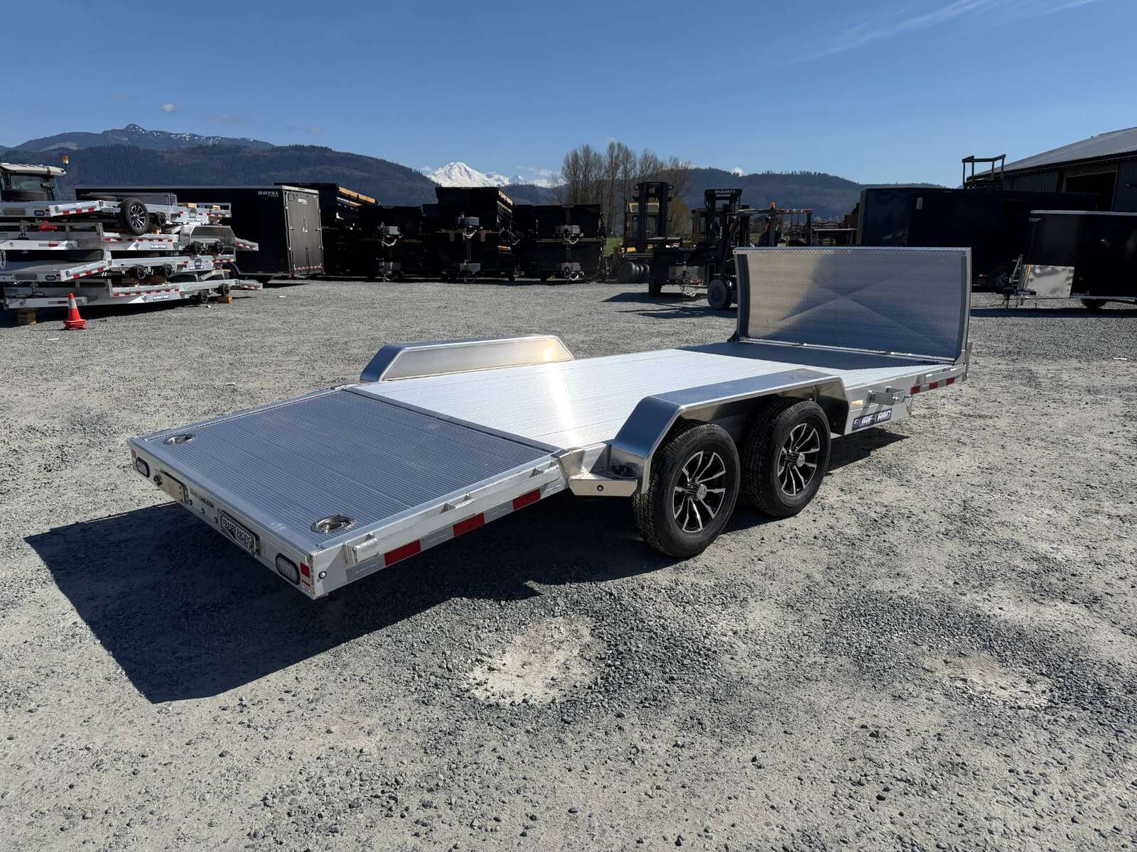Photo of 2026 Suretrac 7x18 Aluminum Car Hauler Flat Deck Trailer 7000lb GVW w/ Front Shield & Loading Ramps