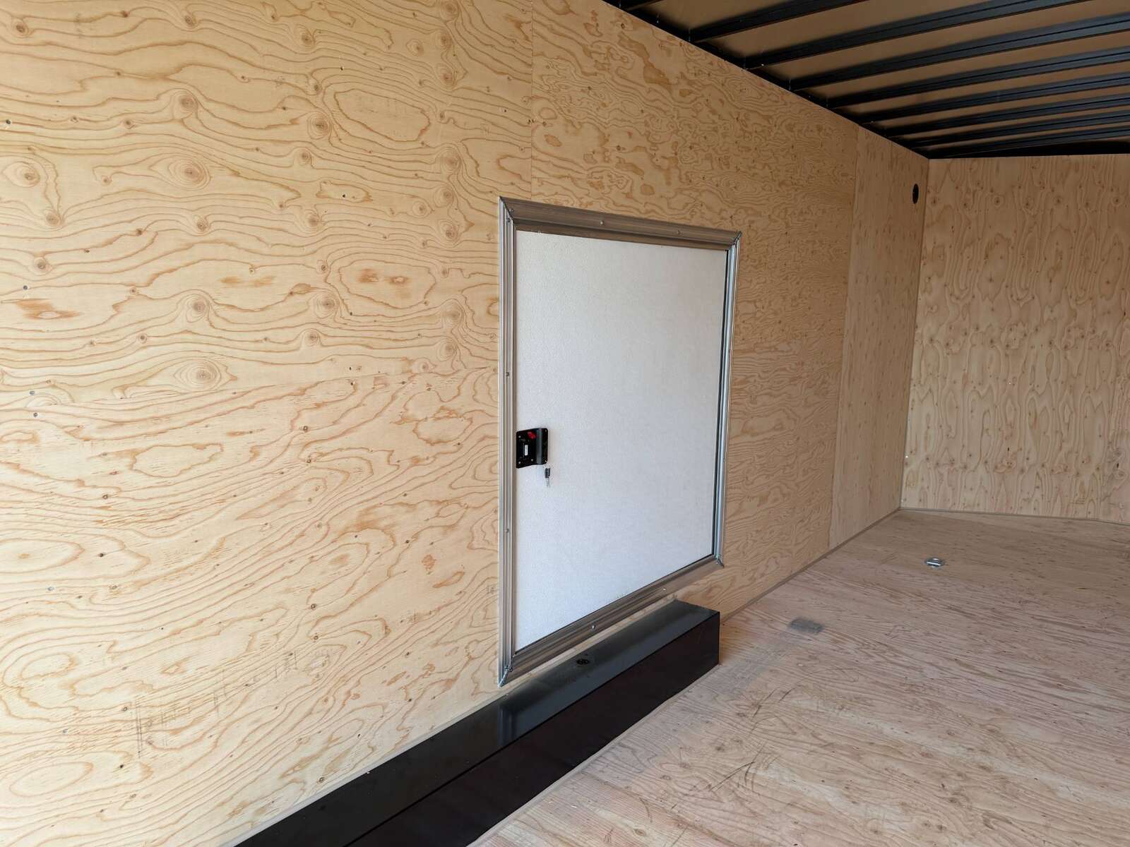 Photo of 2026 Royal Cargo 8.5x20 SIDE ESCAPE DOOR +V Nose 11,400lb Cargo / Enclosed Trailer Car Hauler Extra Height Ramp Door Black (GSR)