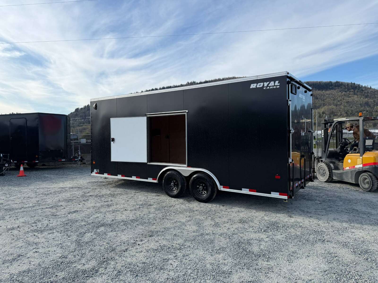 Photo of 2026 Royal Cargo 8.5x20 SIDE ESCAPE DOOR +V Nose 11,400lb Cargo / Enclosed Trailer Car Hauler Extra Height Ramp Door Black (GSR)