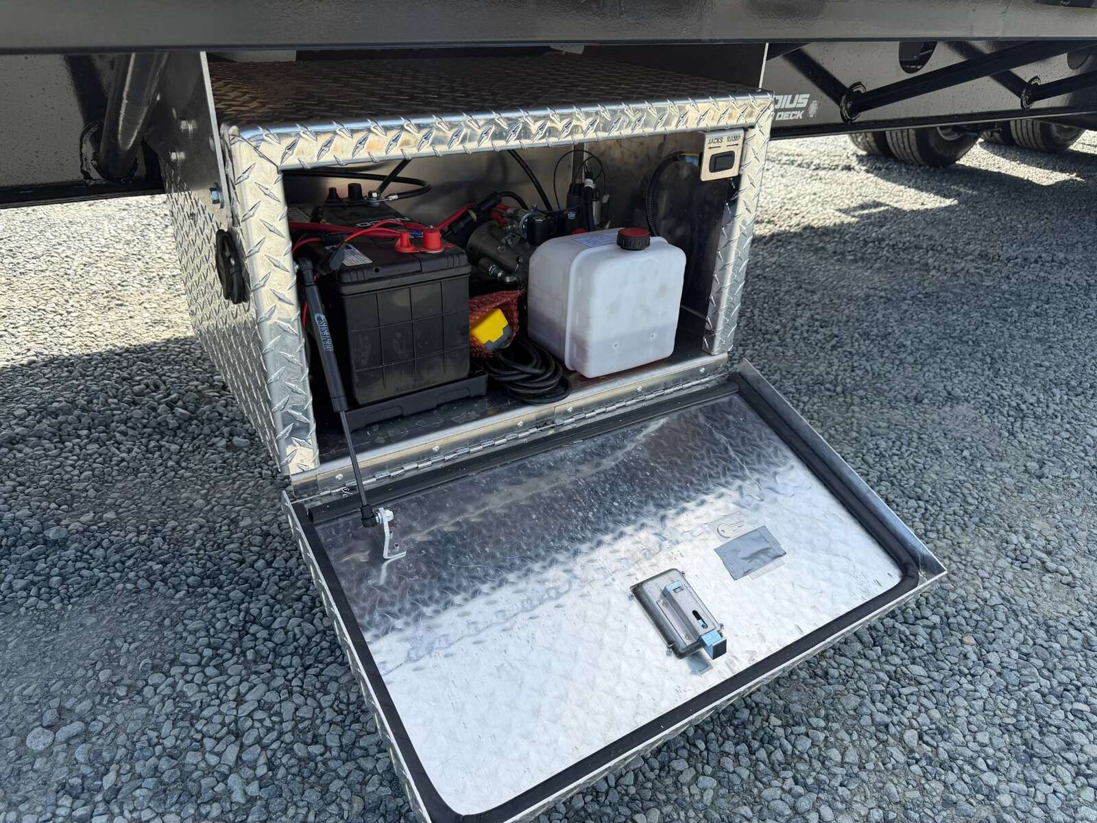Photo of 2027 Southland 32' Gooseneck Equipment Flat Deck Trailer 38,000lbs w/ 12' Hydraulic Dovetail