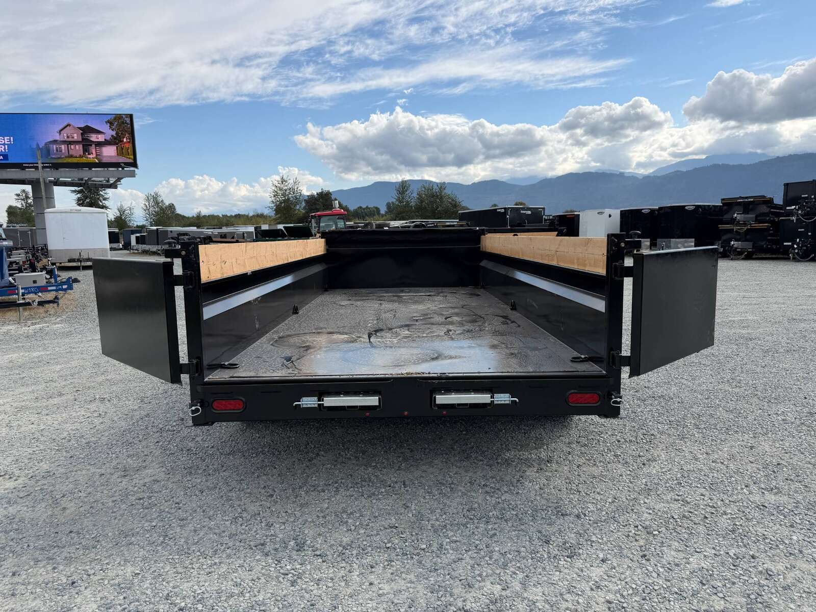 Photo of 2027 Southland 7x16 Dump Trailer 15,400lbs GVW with Tarp And Ramps (SL716-14K)