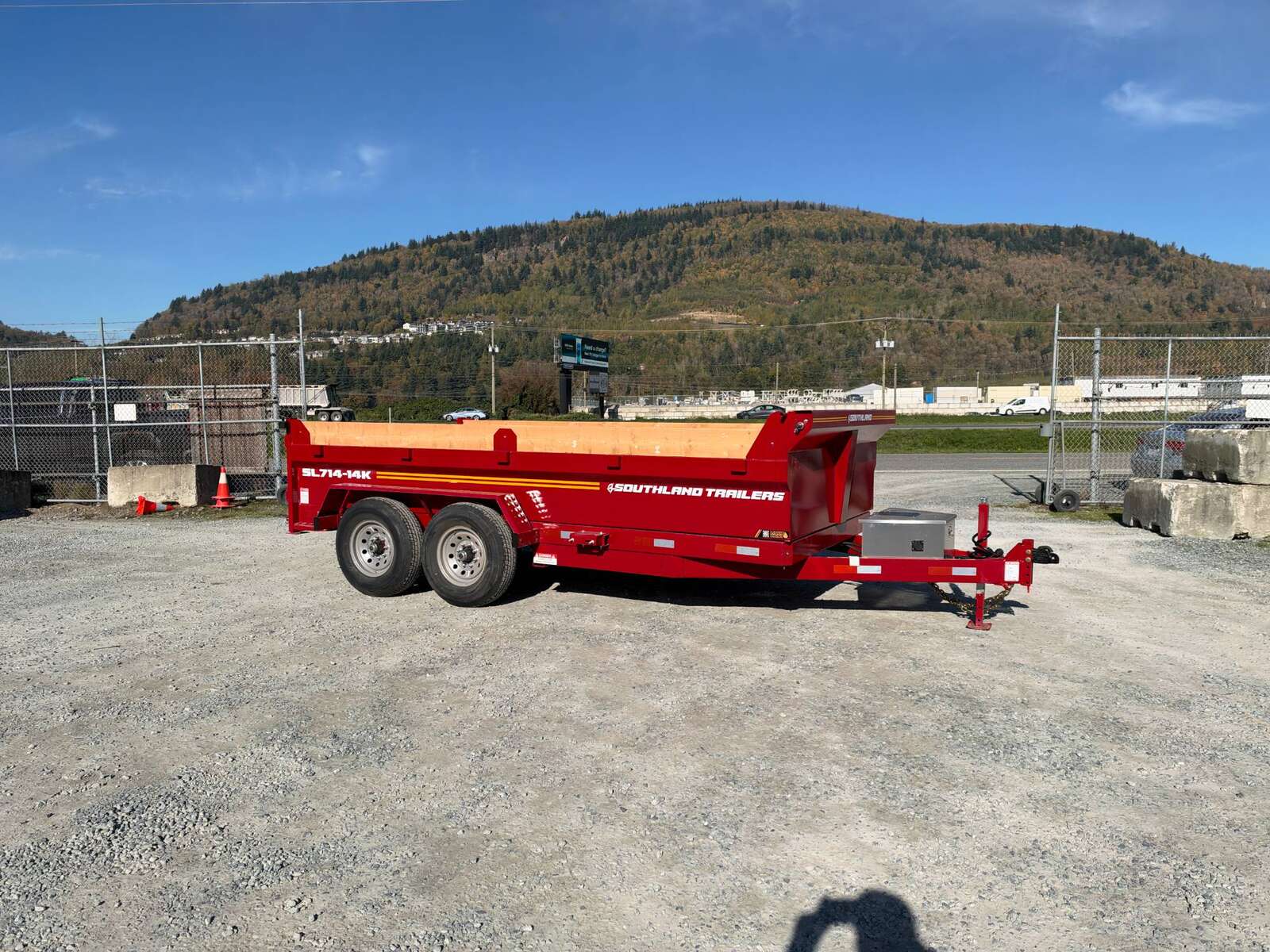 Photo of 2027 Southland 7x14 Dump Trailer 15,400lbs GVW with Tarp And Ramps RED (SL714-14K)