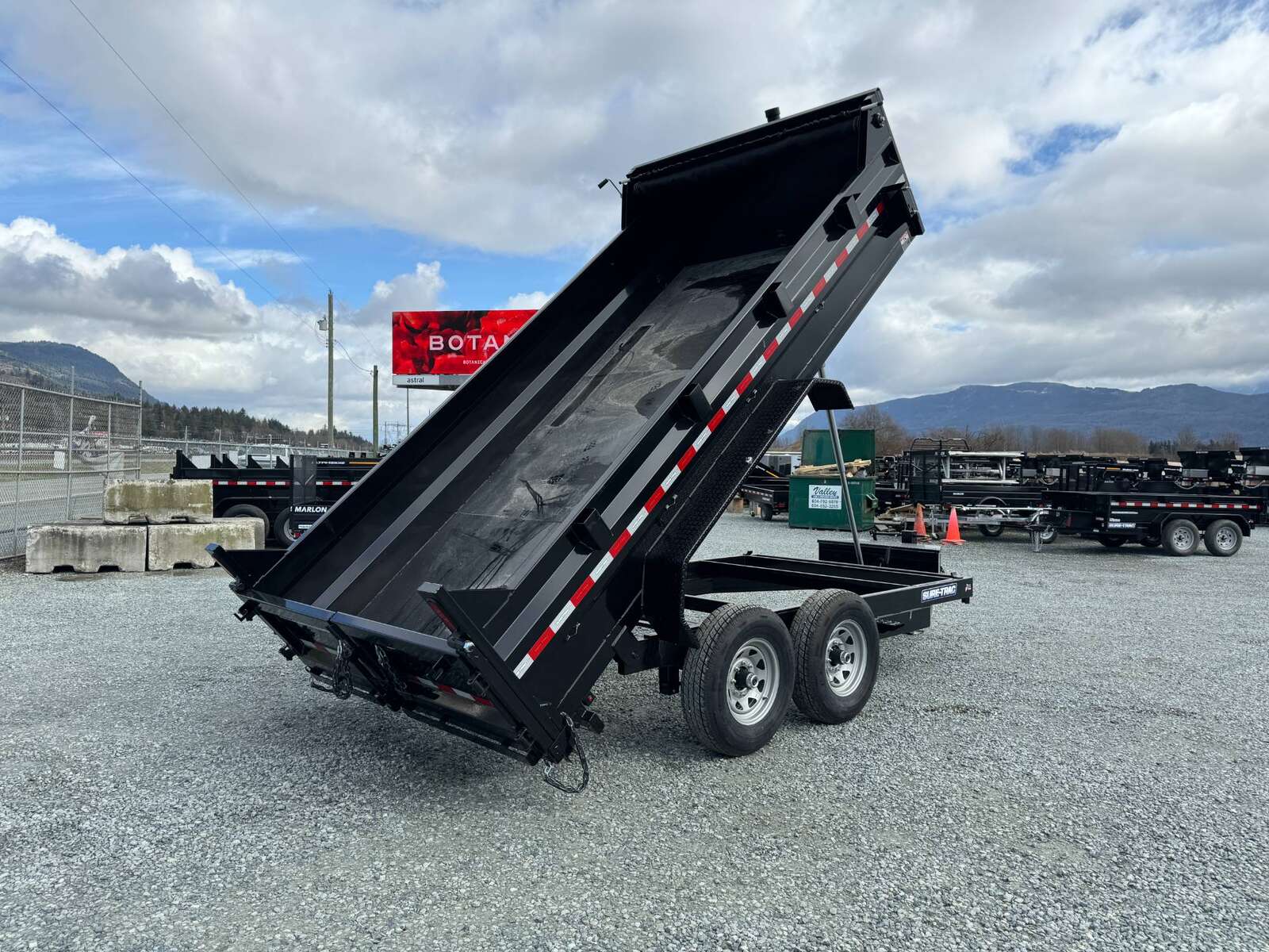 Photo of New SureTrac 7x14 Telescopic Hoist Dump Trailer 14,000lbs GVW w/ Ramps and Tarp