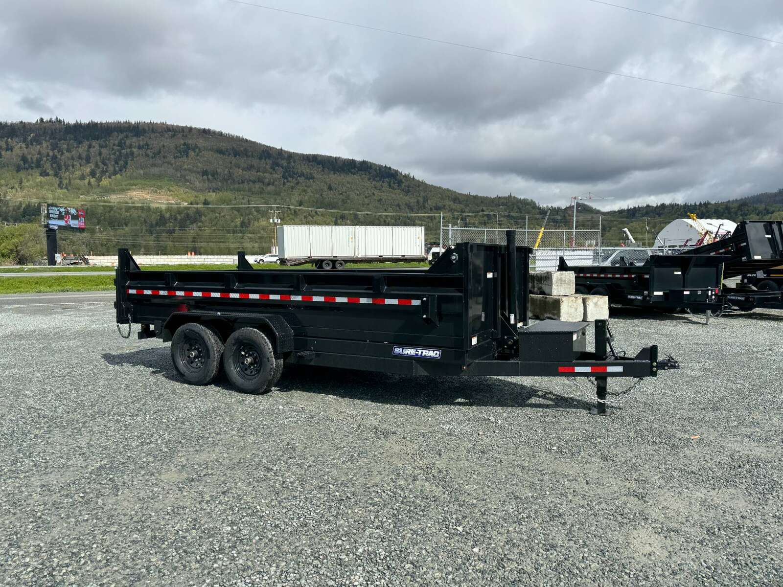 Photo of New Suretrac 7x16 Telescopic Hoist Dump Trailer 14,000lbs GVW w/ Ramps and Tarp