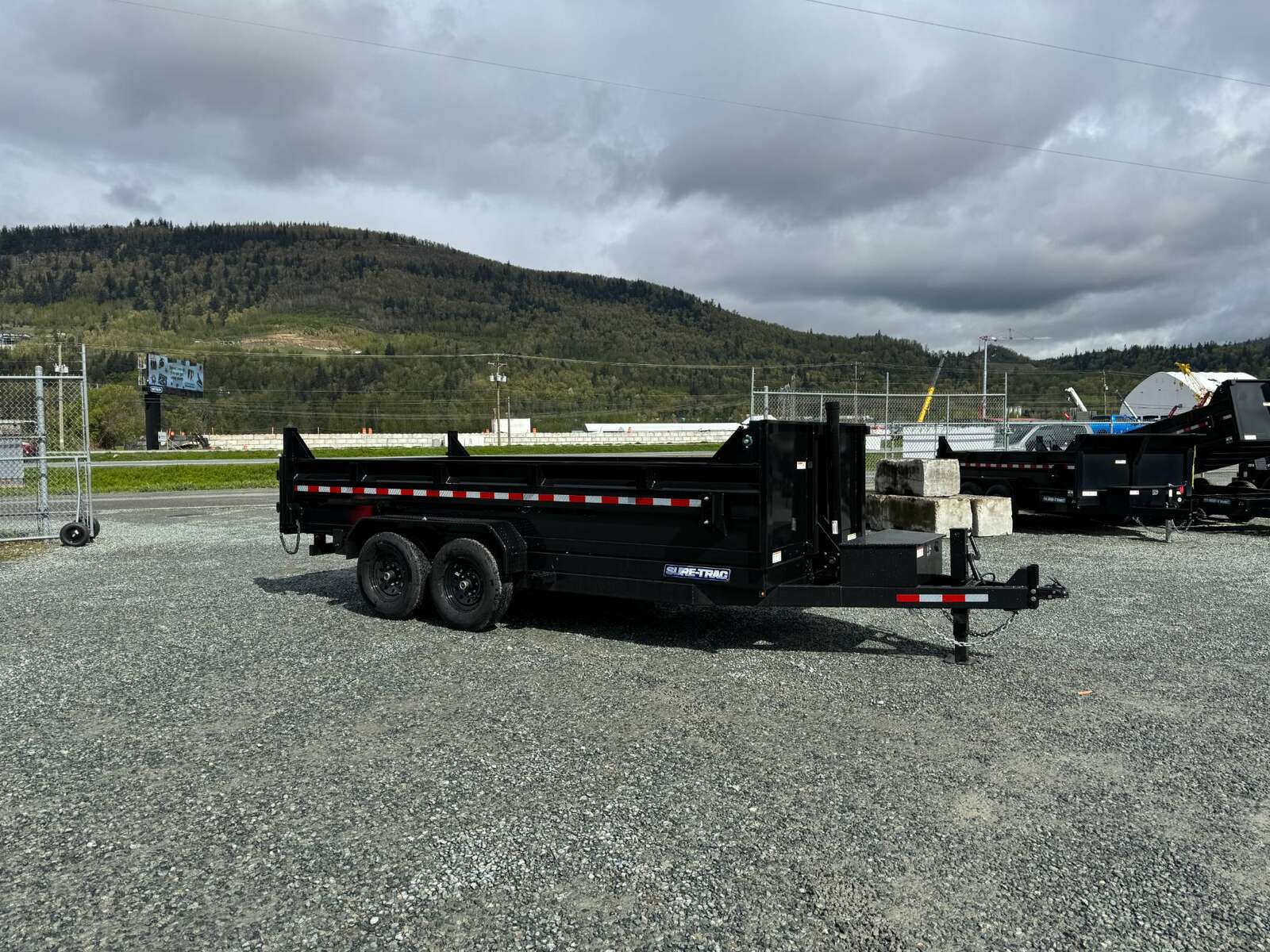 Photo of New Suretrac 7x16 Telescopic Hoist Dump Trailer 14,000lbs GVW w/ Ramps and Tarp