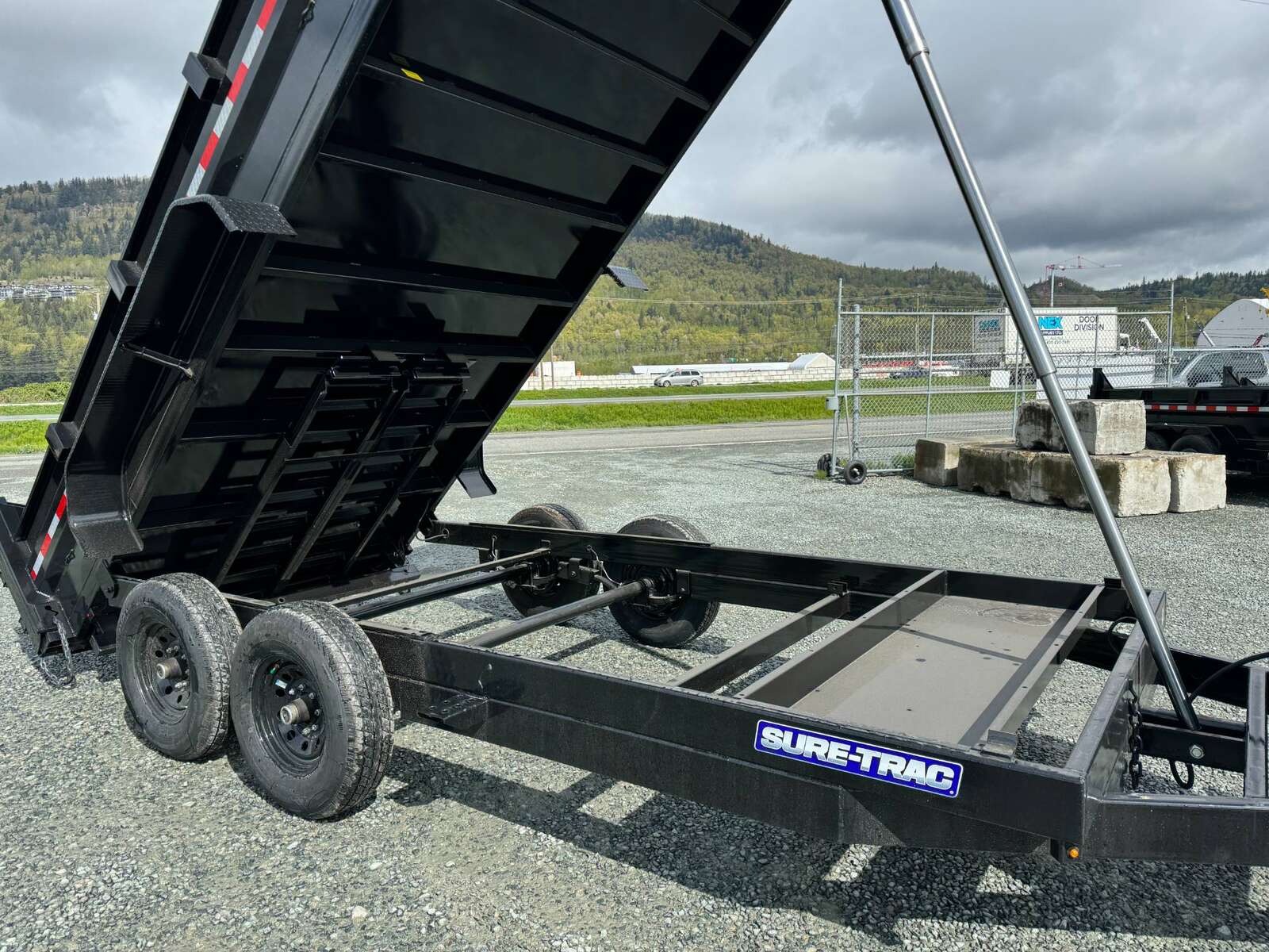 Photo of New Suretrac 7x16 Telescopic Hoist Dump Trailer 14,000lbs GVW w/ Ramps and Tarp