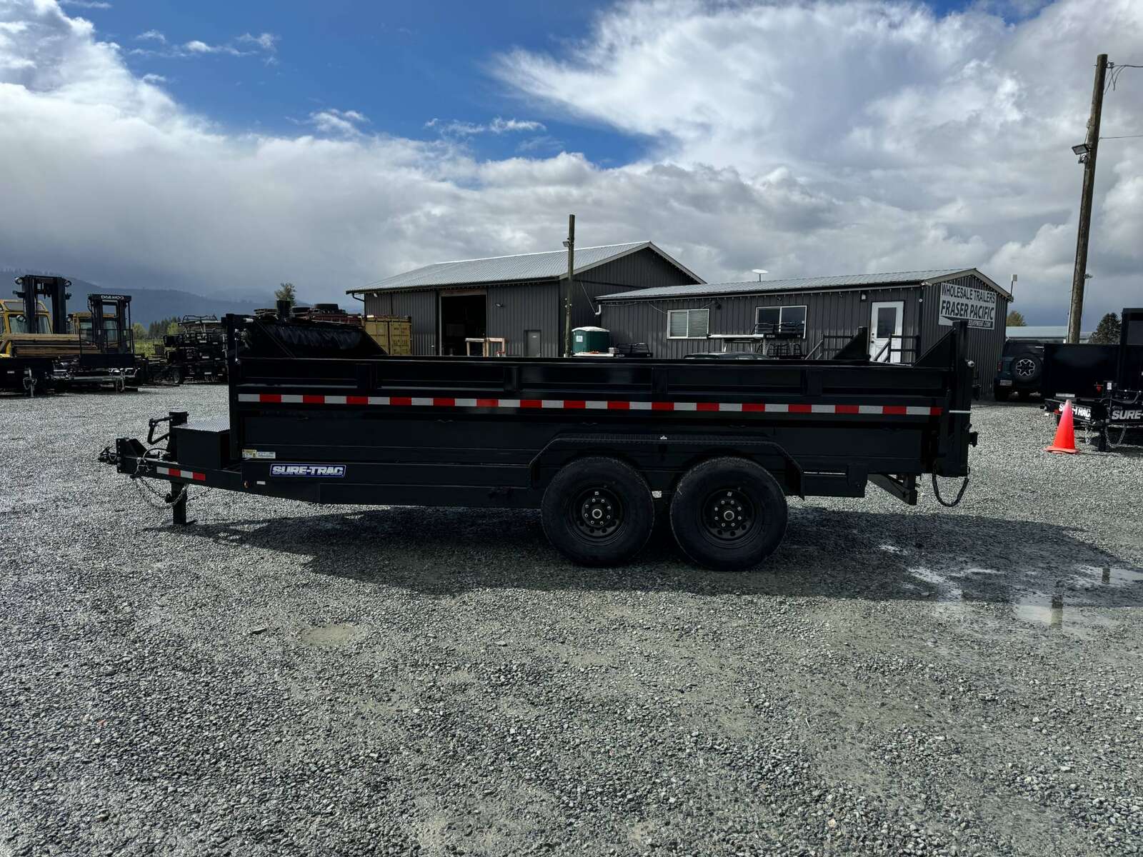 Photo of New Suretrac 7x16 Telescopic Hoist Dump Trailer 14,000lbs GVW w/ Ramps and Tarp