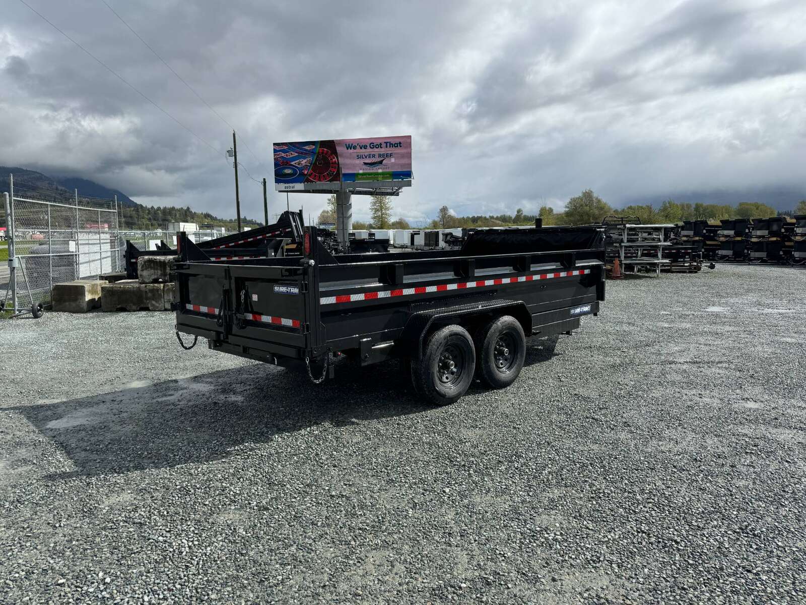 Photo of New Suretrac 7x16 Telescopic Hoist Dump Trailer 14,000lbs GVW w/ Ramps and Tarp